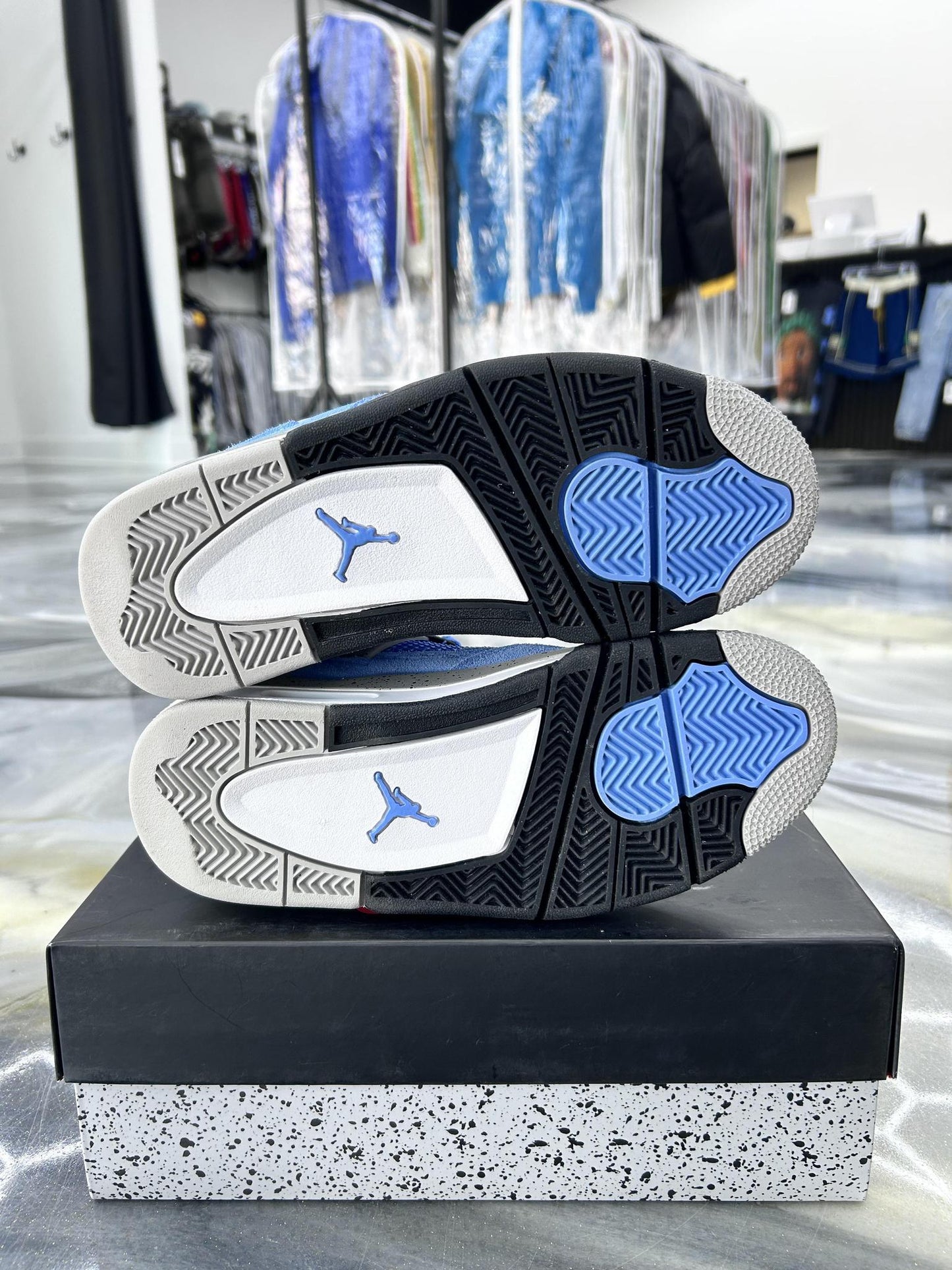 Jordan 4 University Blue Used Size 5Y/6.5W