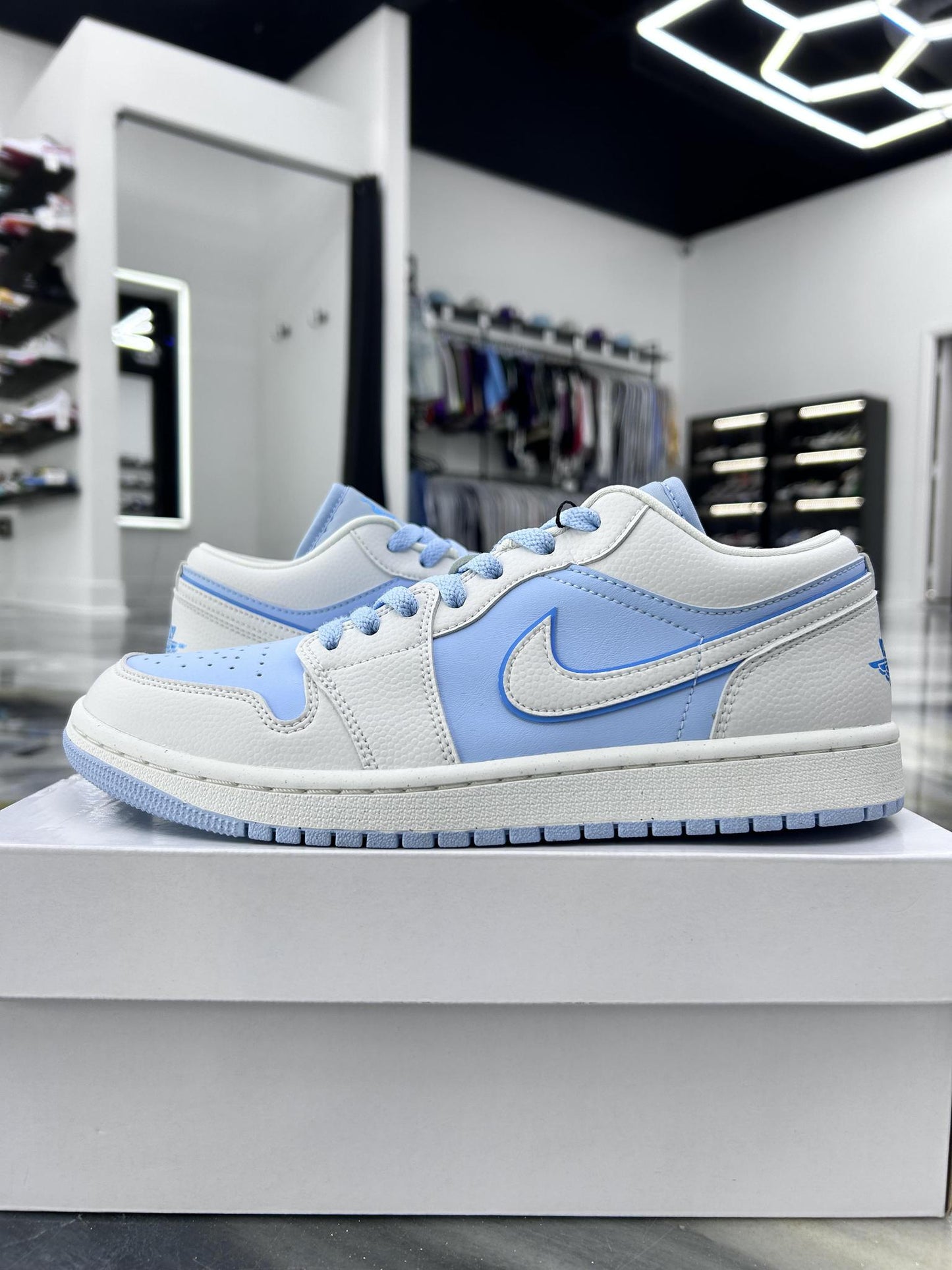 Jordan 1 Low "Reverse Ice Blue" Used Size 8.5