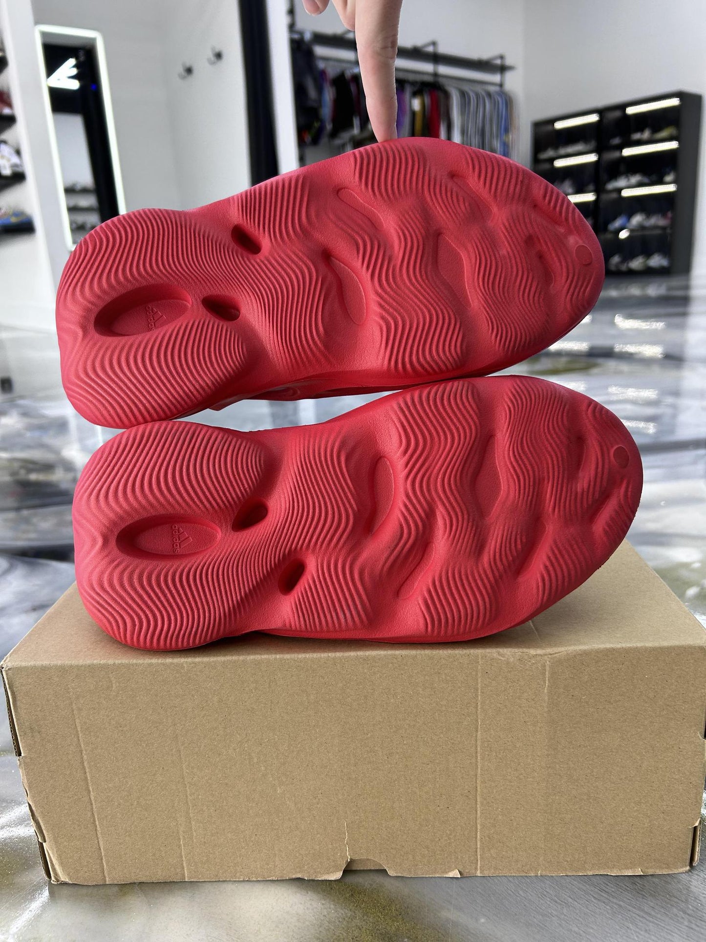 Yeezy Foam RNNR "Vermillion" Used Size 10