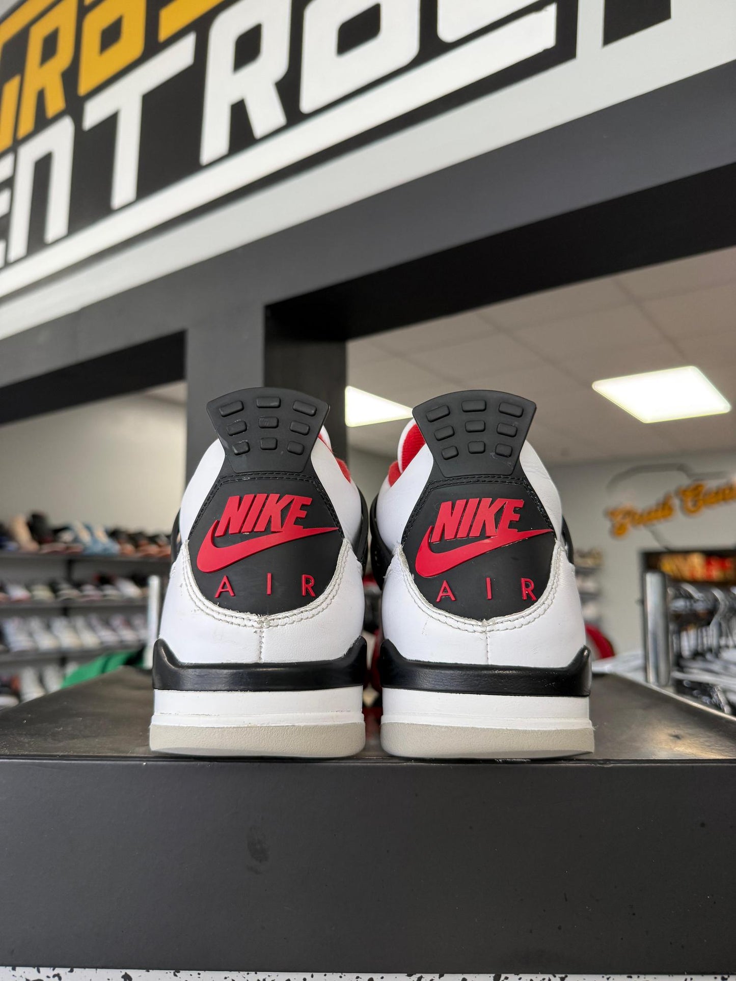 Jordan 4 "Fire Red" Used Size 9.5
