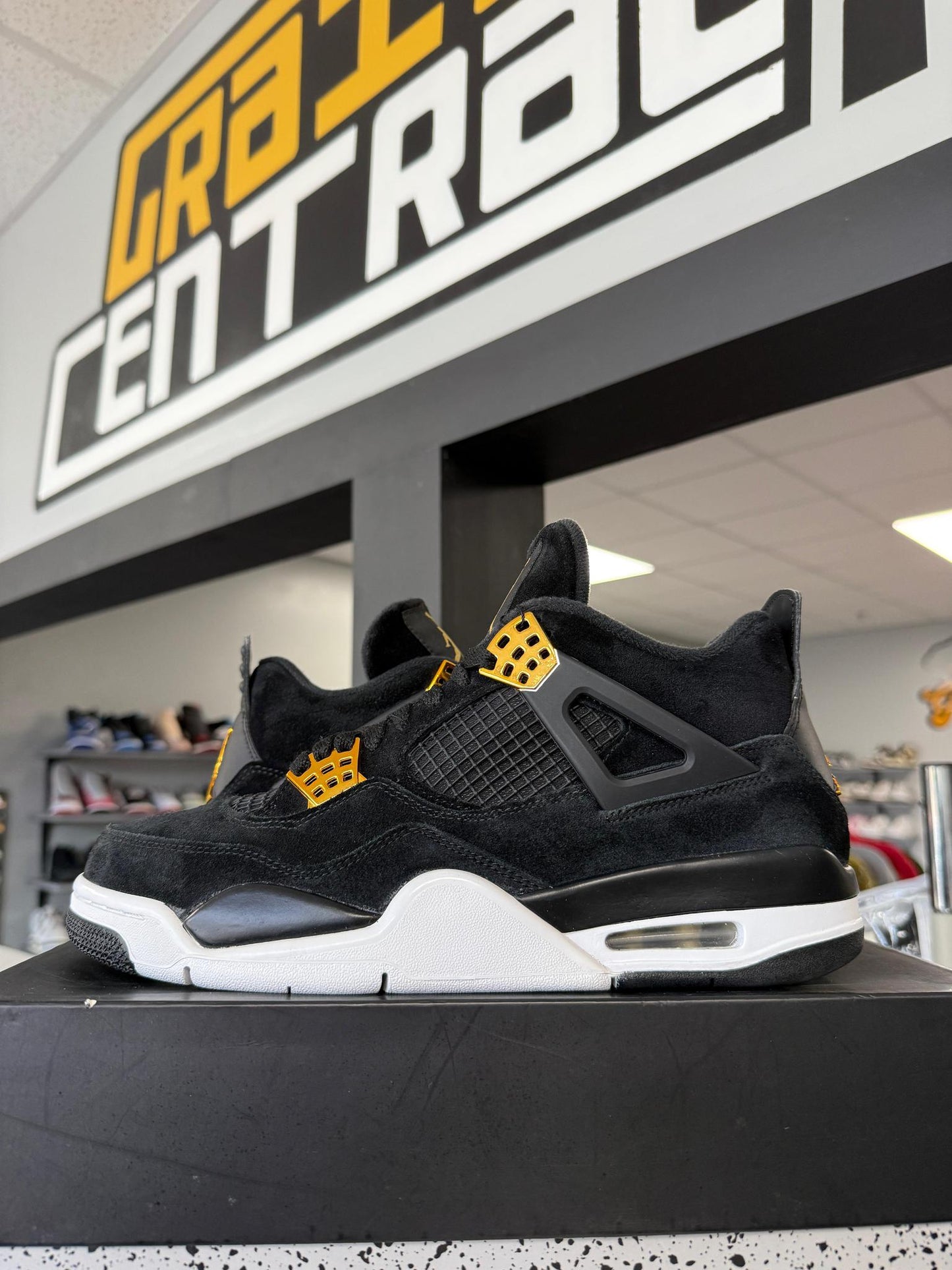 Jordan 4 "Royalty" Used Size 9.5