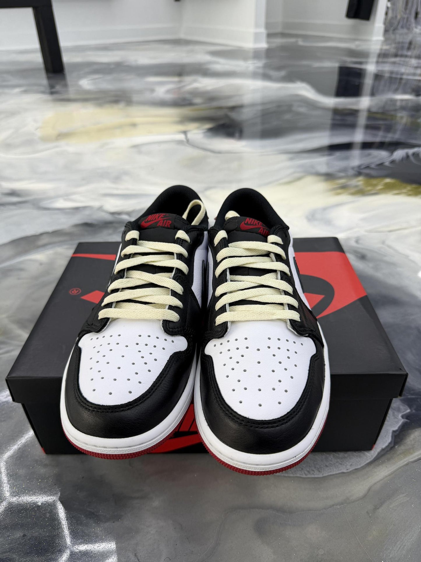 Jordan 1 Black Toe Low Used Size 10.5