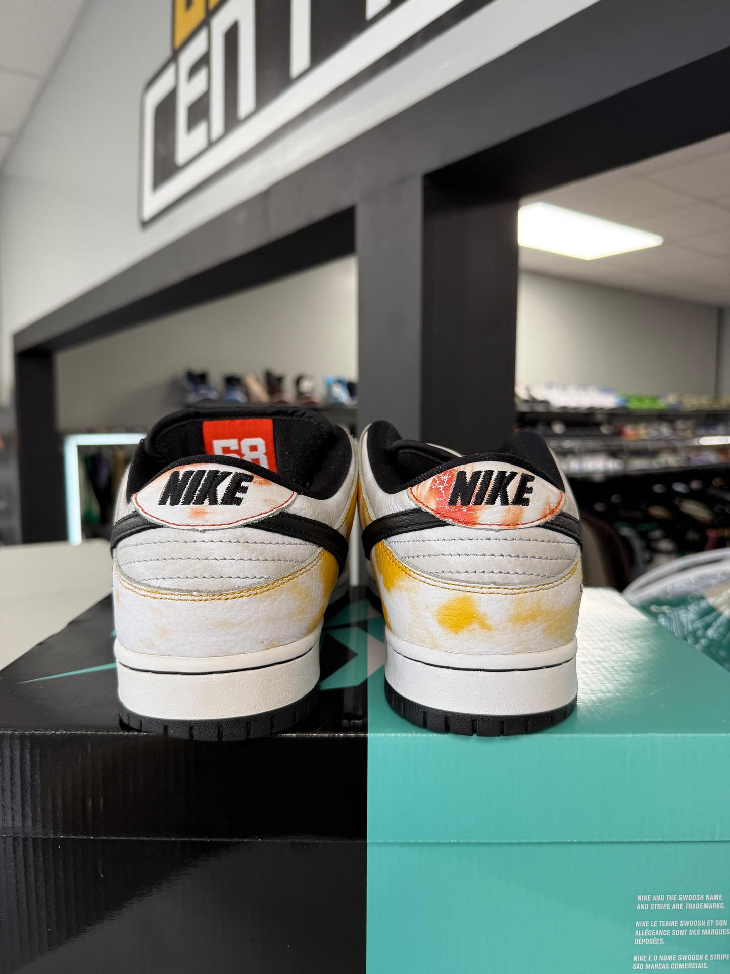 Dunk Low SB "Raygun" Used Size 10