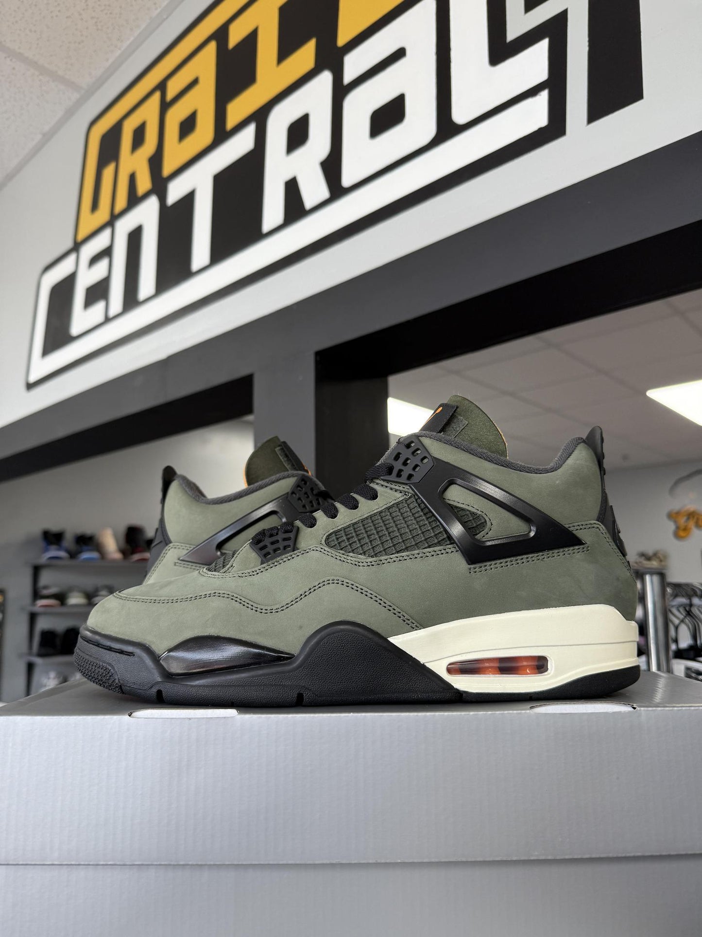 Jordan 4 "Undefeated" Used Size 12