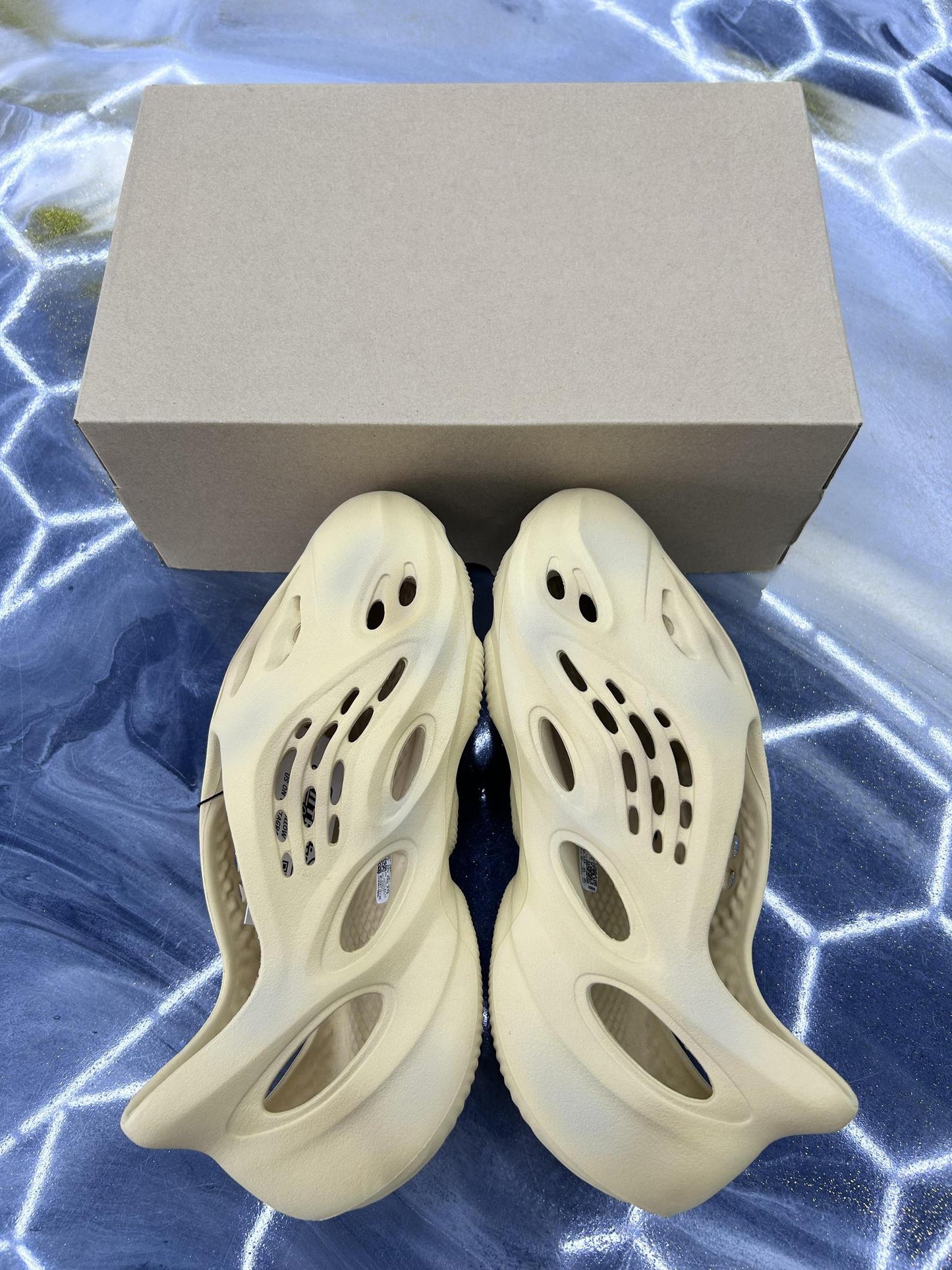 Yeezy Foam RNNR "Desert Sand" Used Size 10