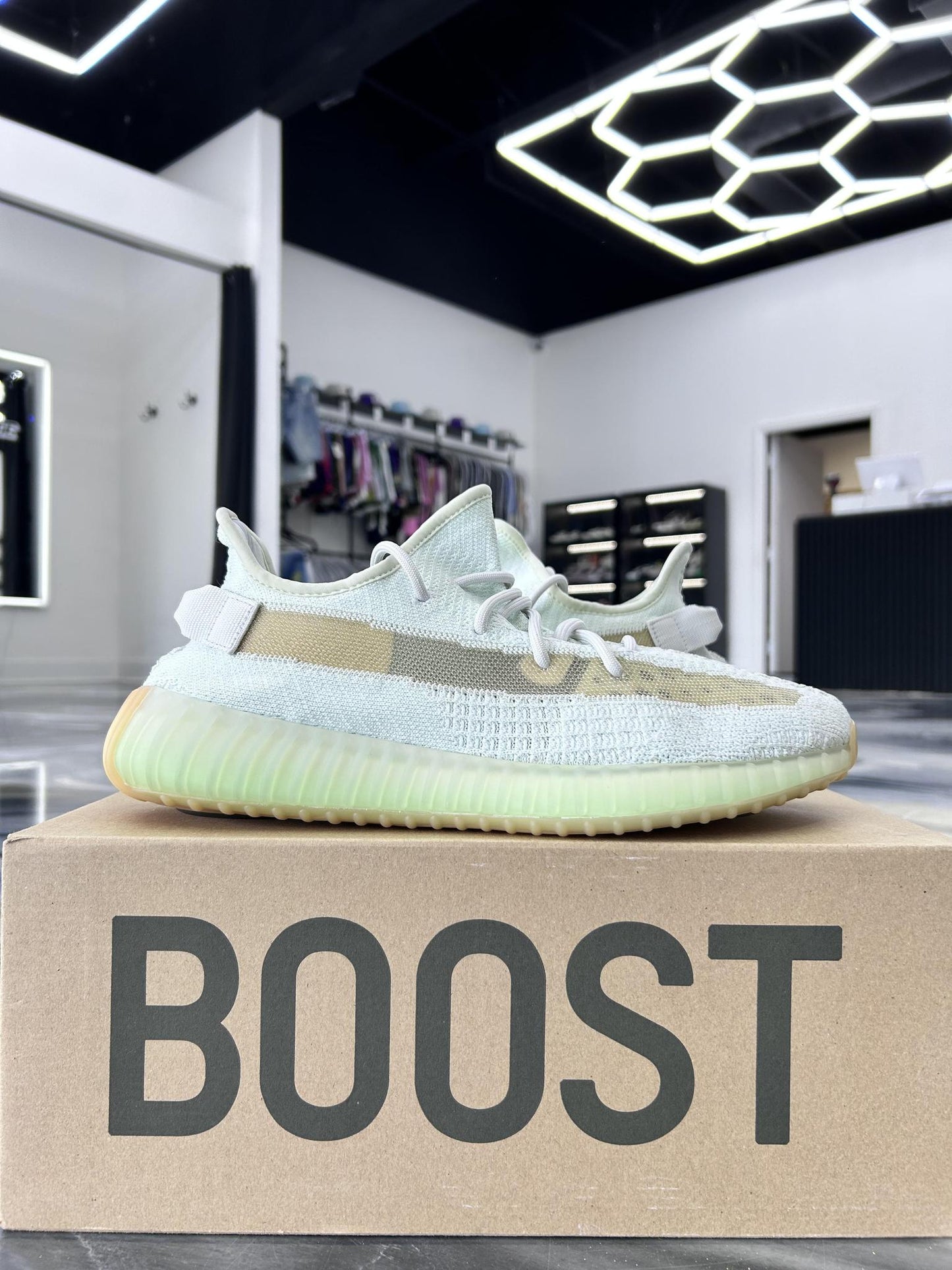 Yeezy 350 V2 "Hyperspace" Used Size 12