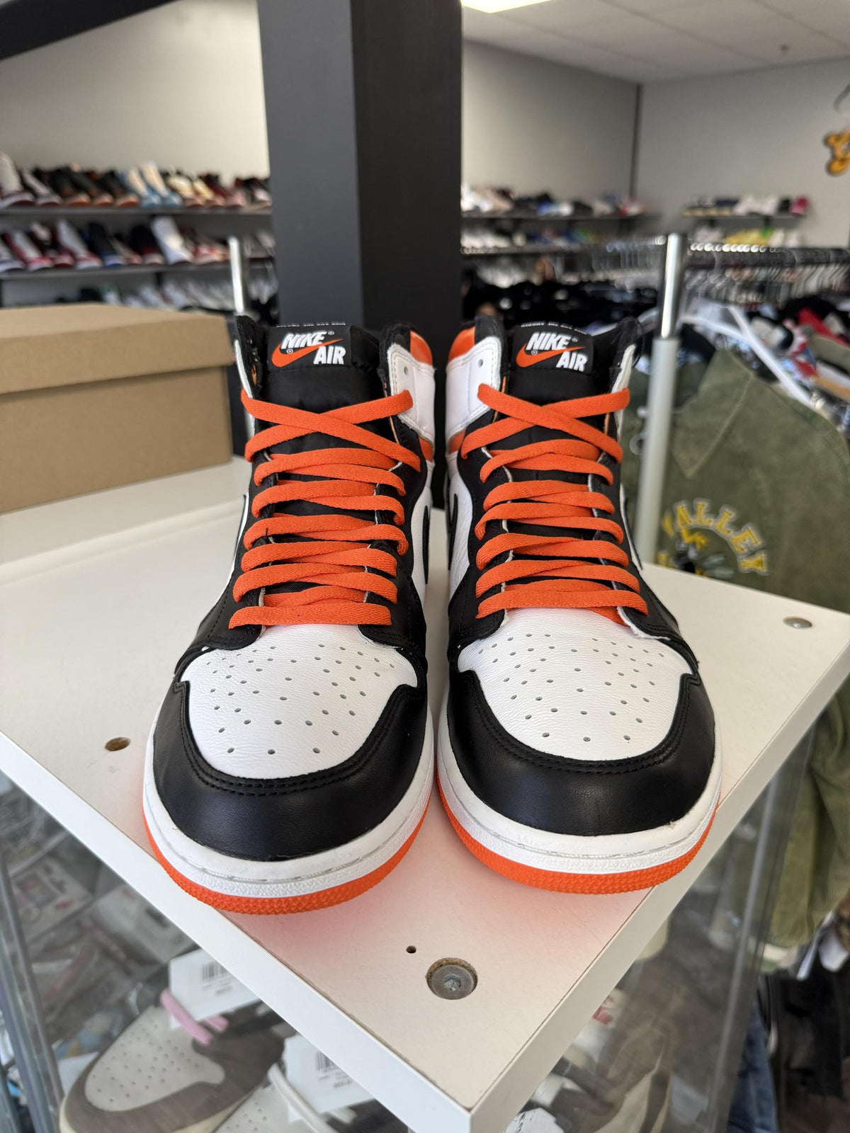 Jordan 1 "Electro Orange" Used Size 13