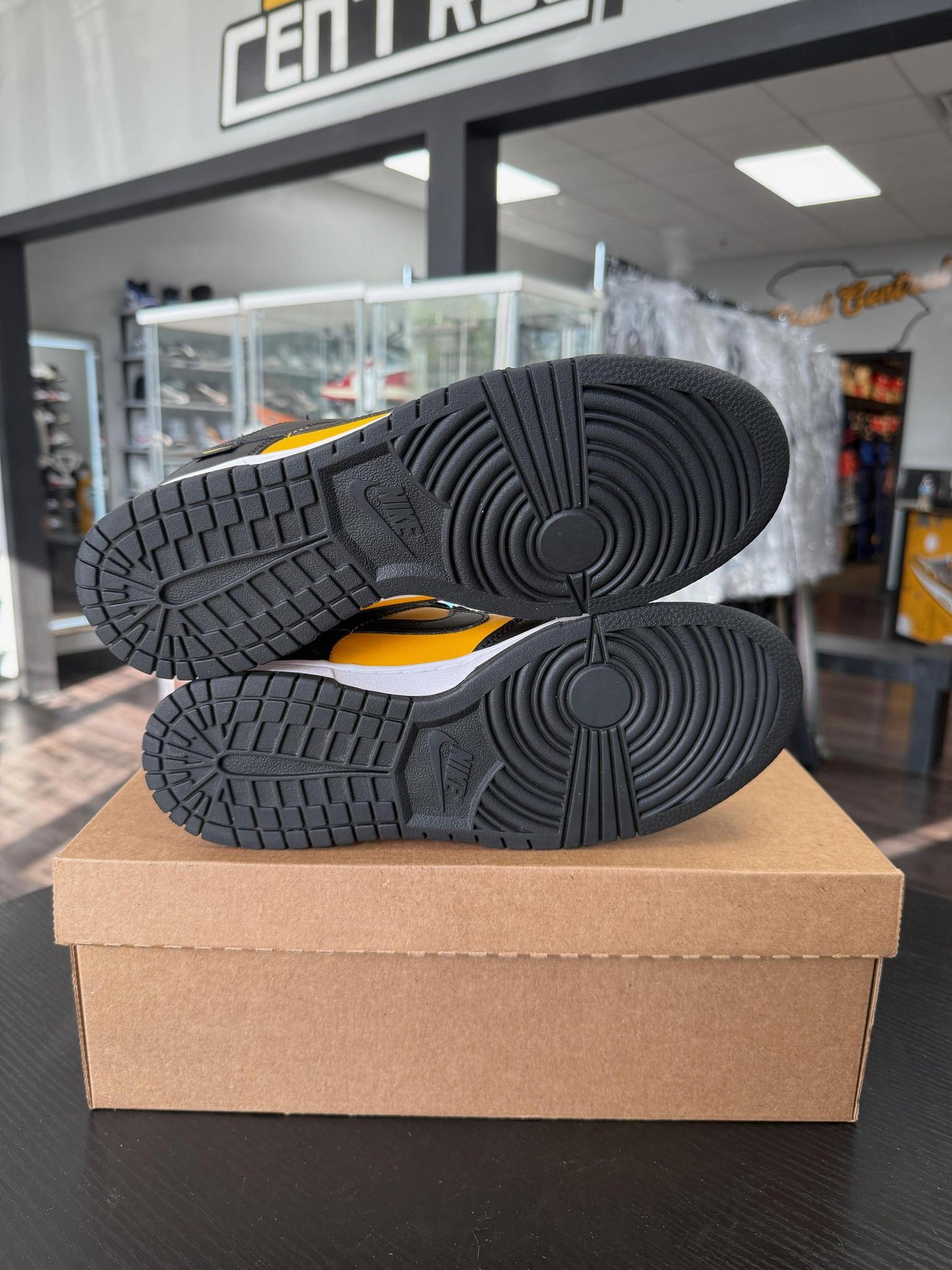 Nike Dunk Low "Reverse Goldenrod" Used Size 8