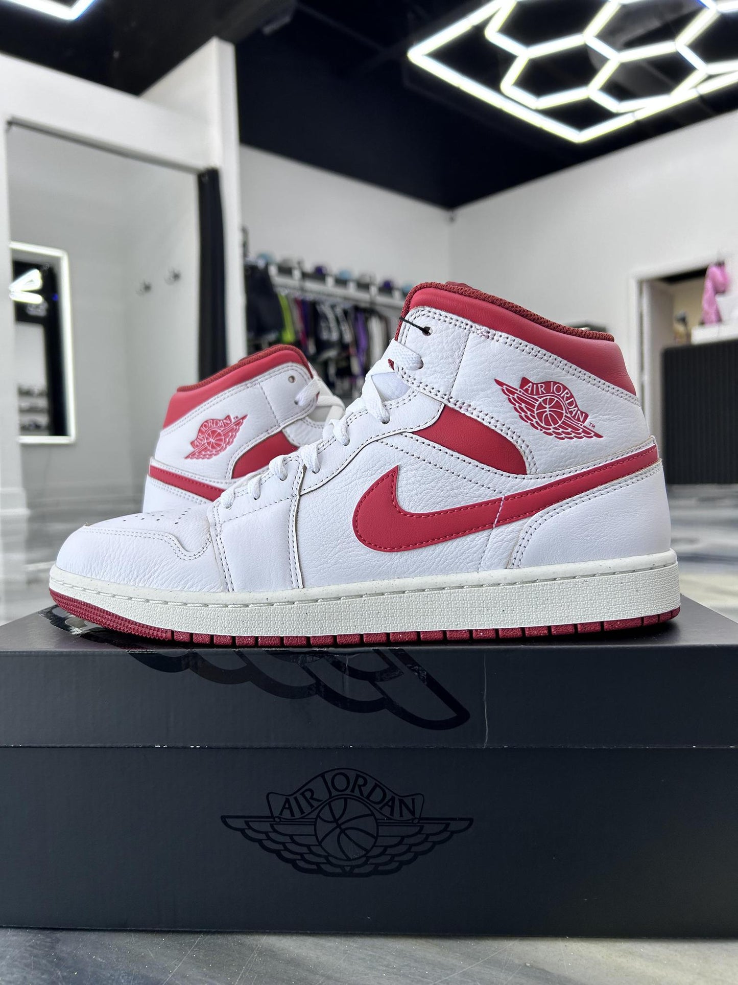 Jordan 1 Mid "Dune Red" Used Size 12