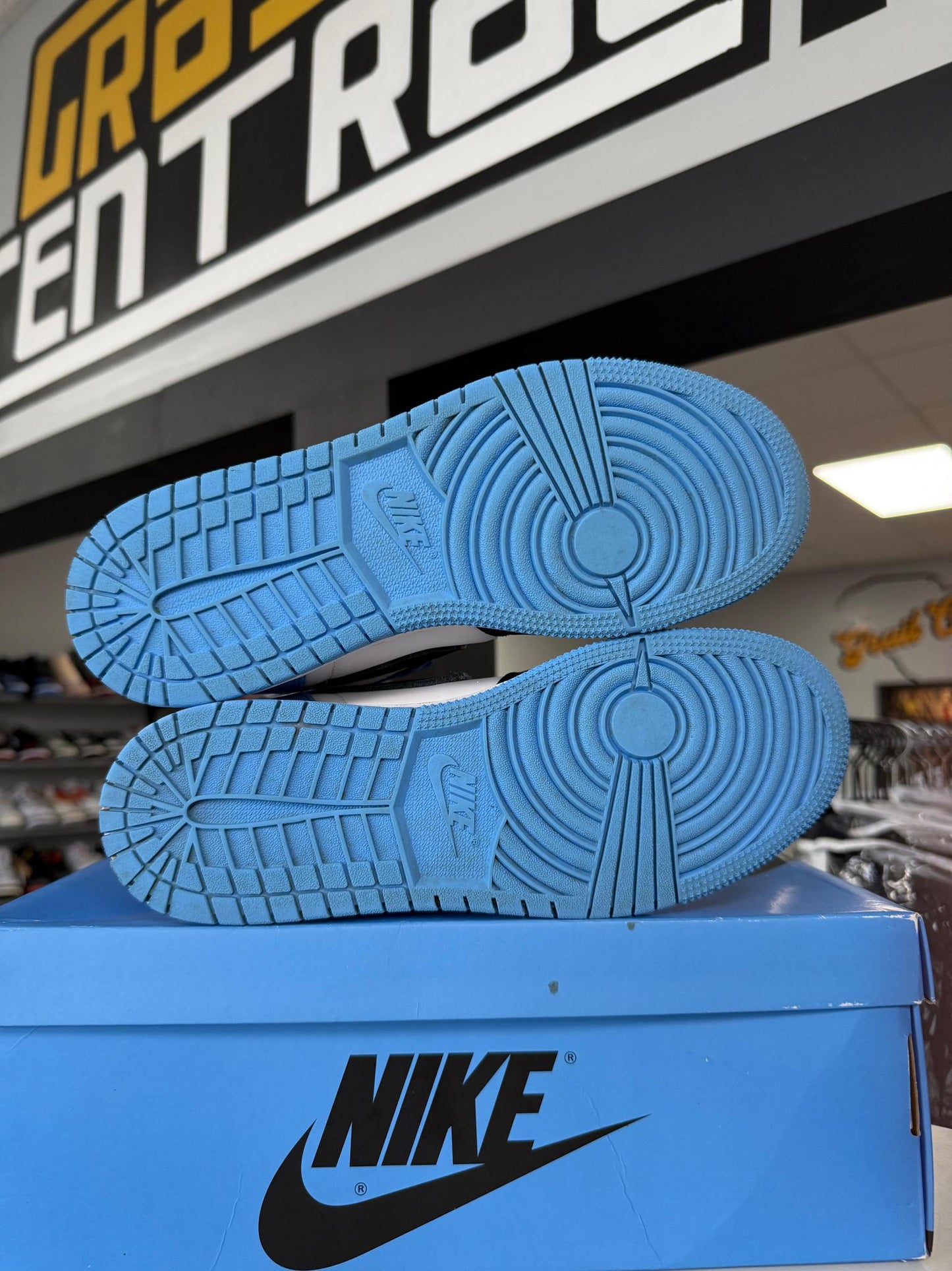 Jordan 1 "UNC Toe" Used Size 6Y/7.5W