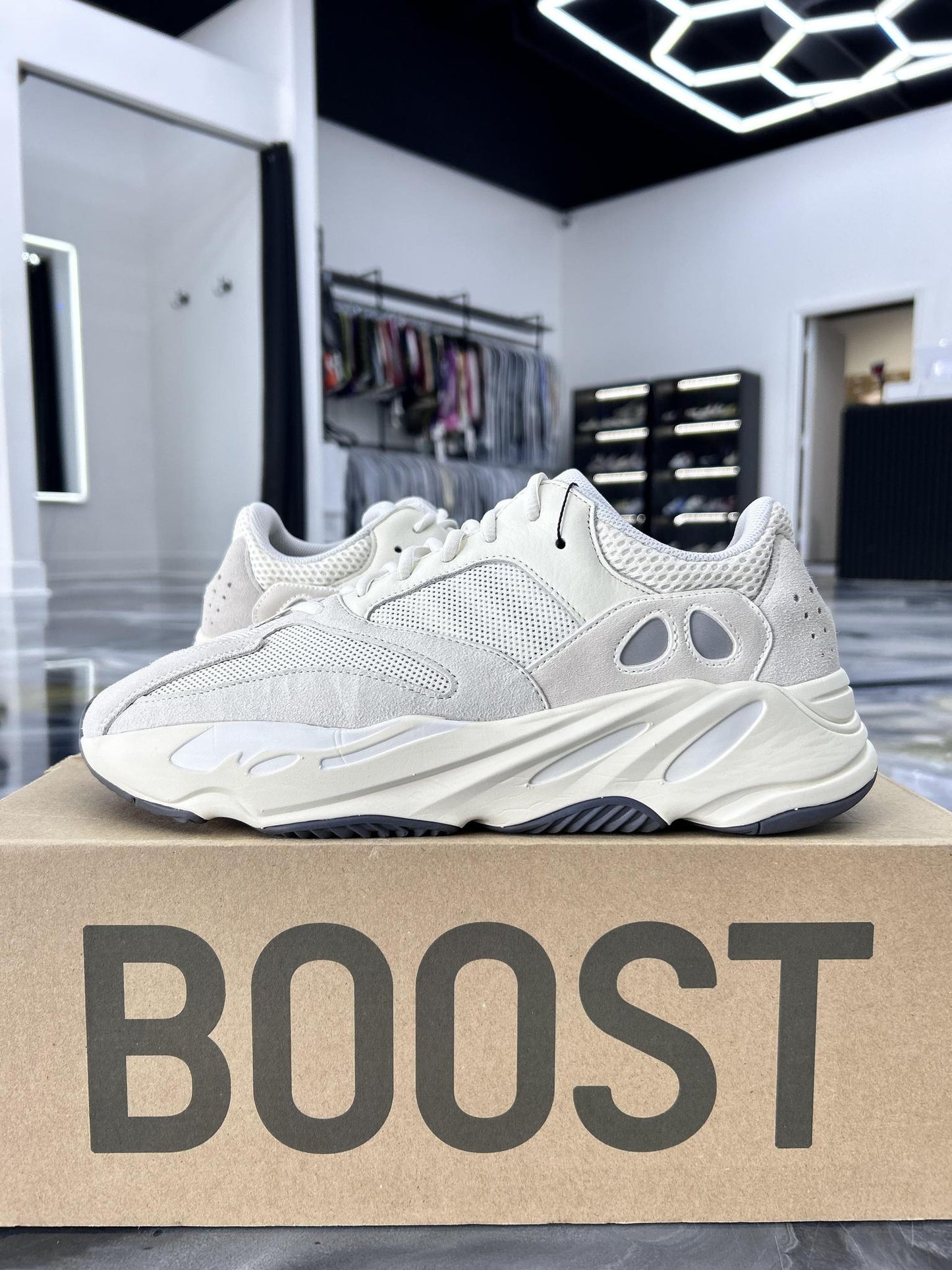 Yeezy 700 "Analog" Used Size 12.5