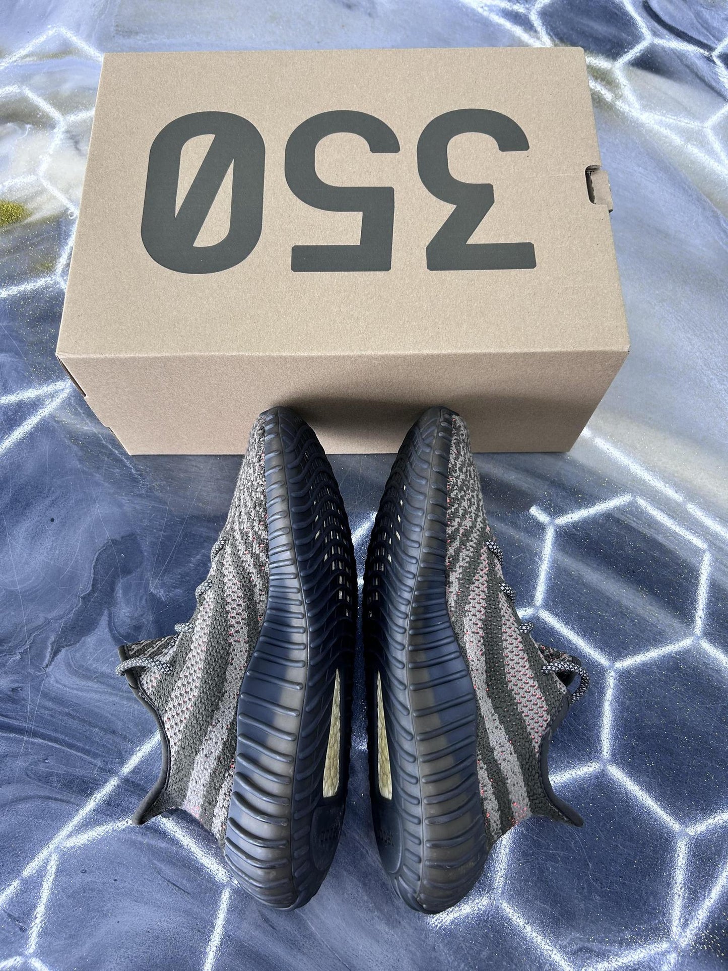 Yeezy 350 "Carbon Beluga" Used Size 7Y/8.5W