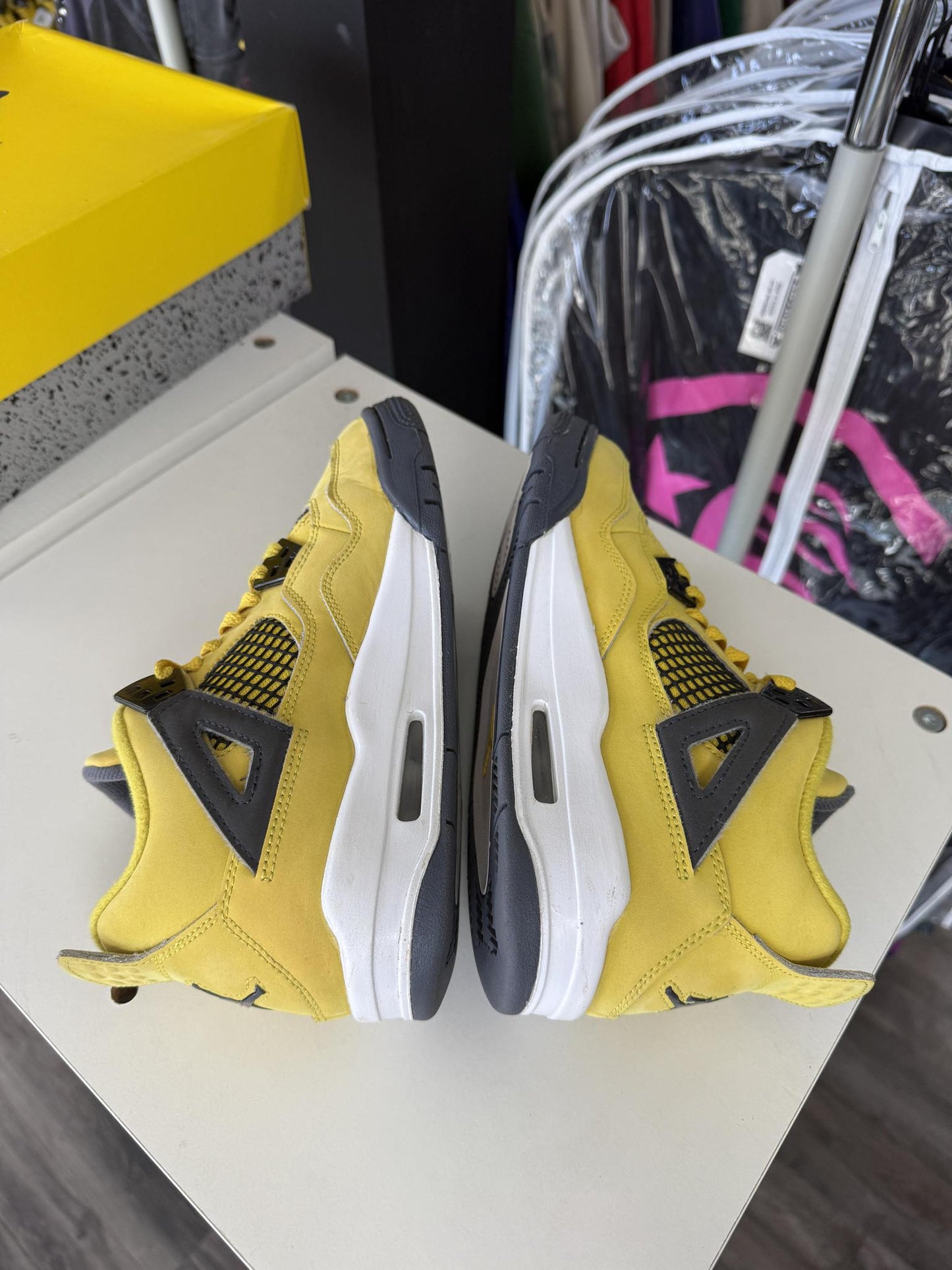 Jordan 4 "Lightning" Used Size 5.5Y/7W