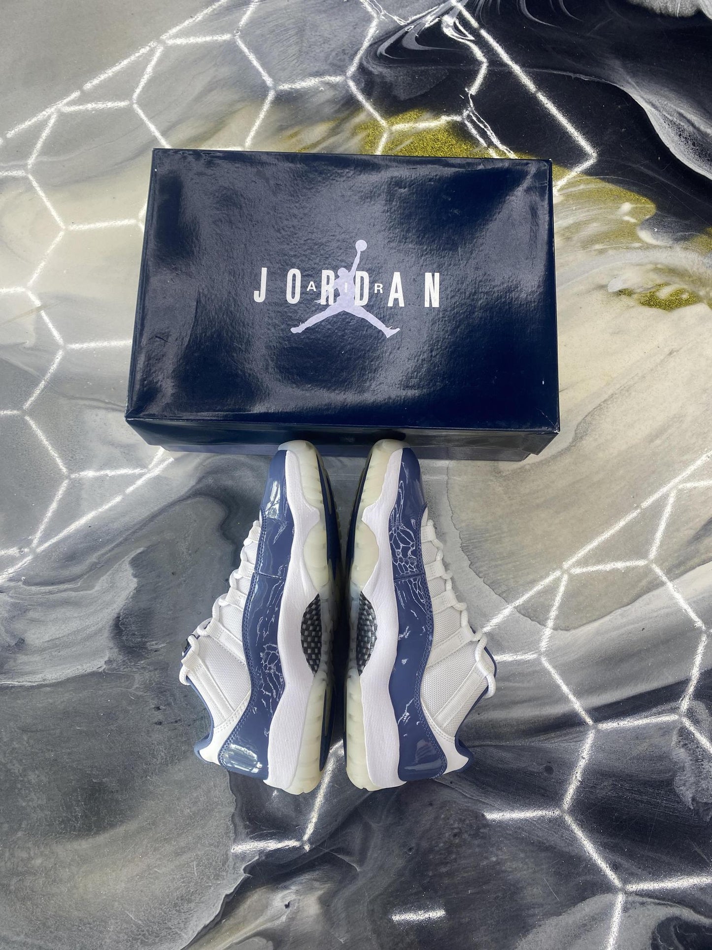 Jordan 11 Low "Diffused Blue" Used Size 8