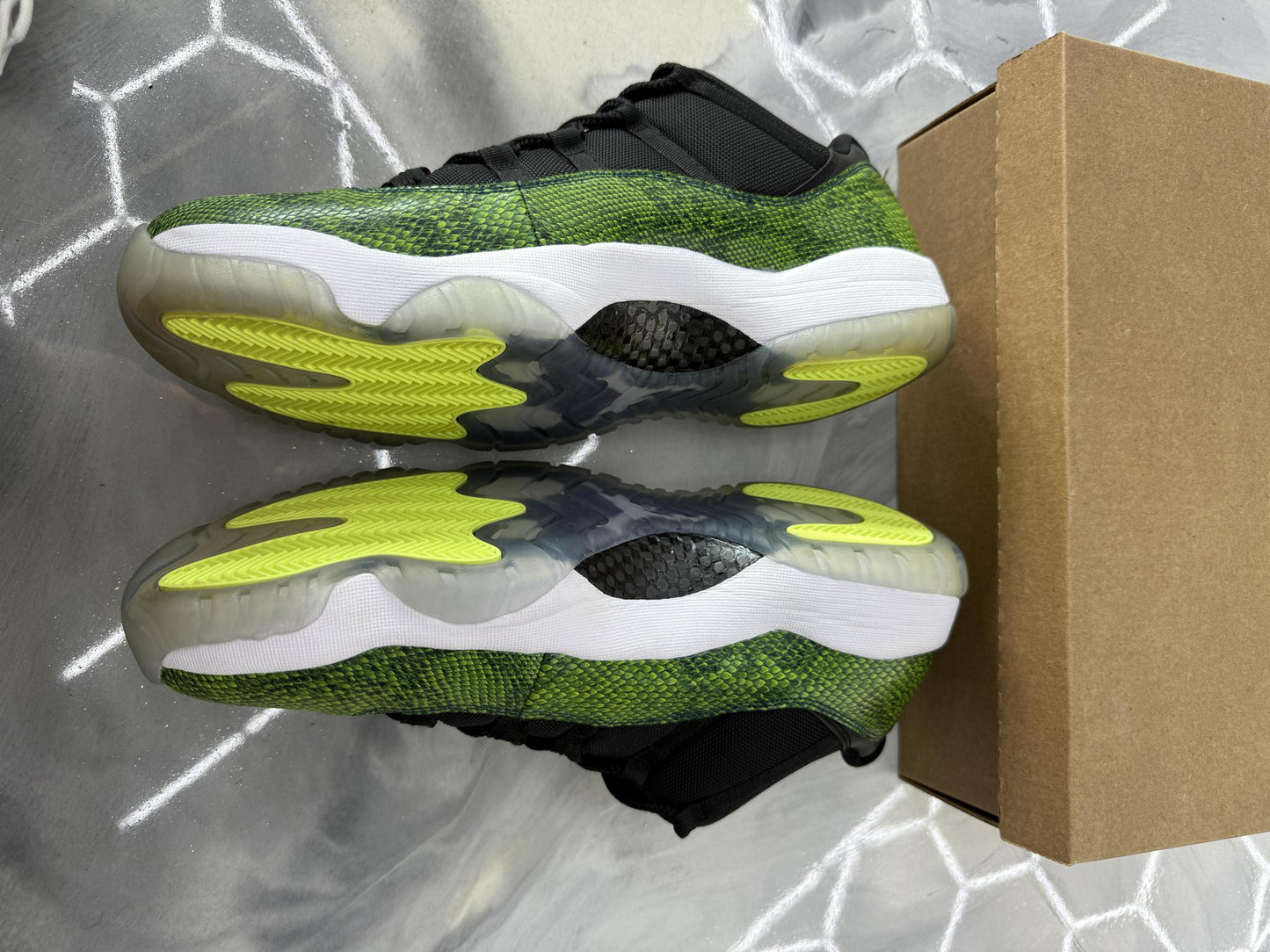 Jordan 11 Low "Green Snakeskin" Used Size 15