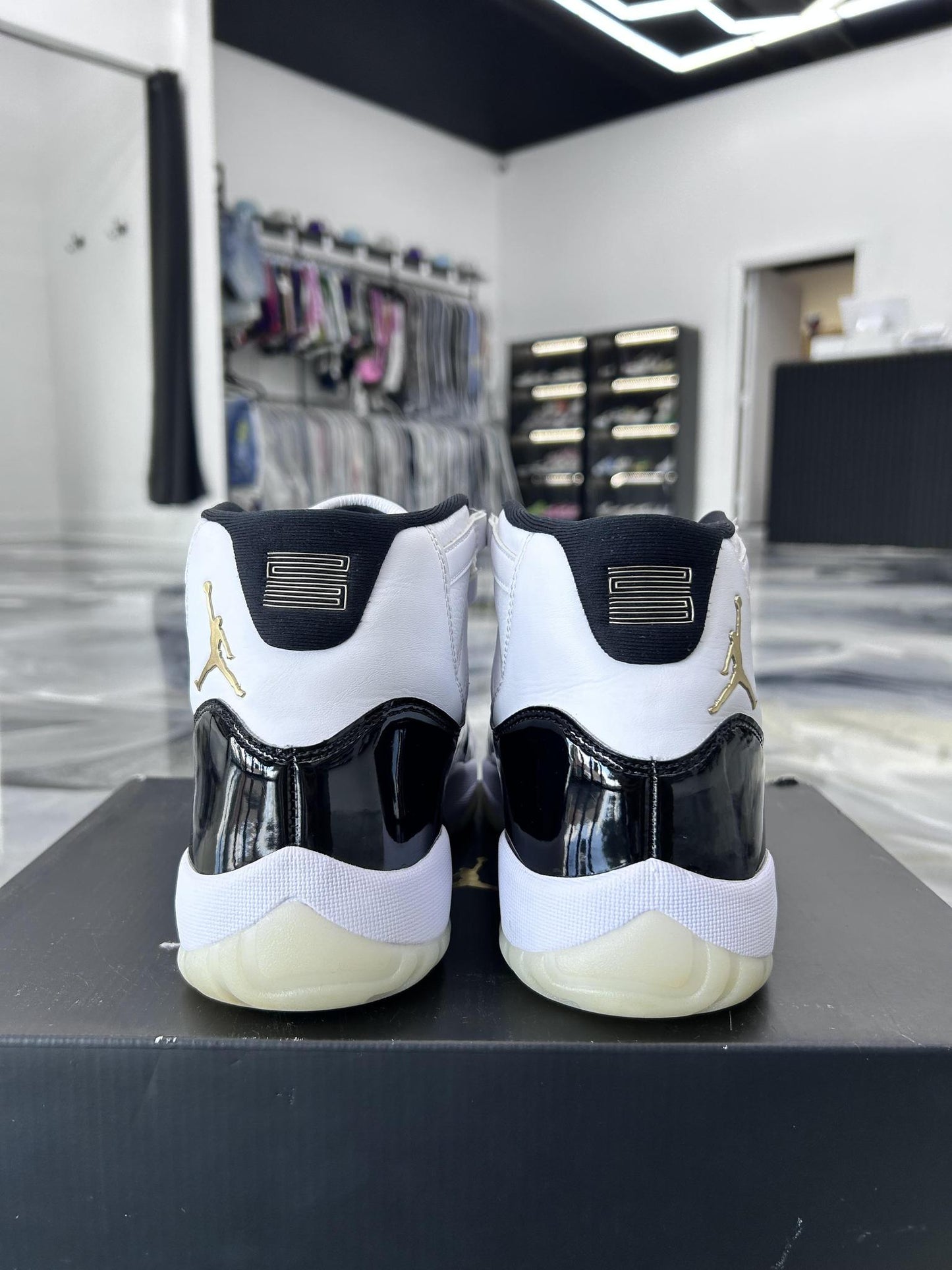 Jordan 11 "Gratitude" Used Size 9.5
