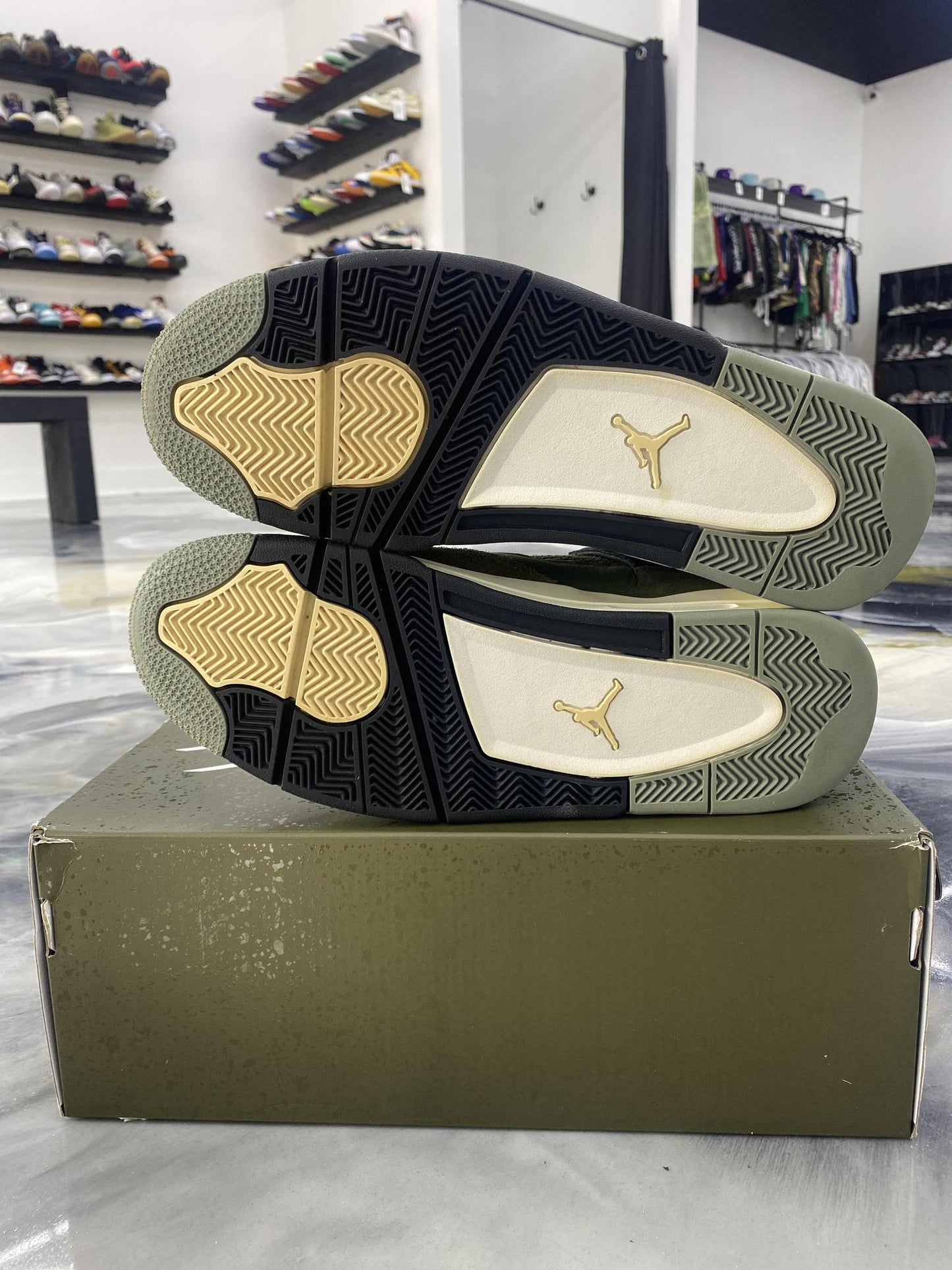 Jordan 4 "Craft Olive" Used Size 12