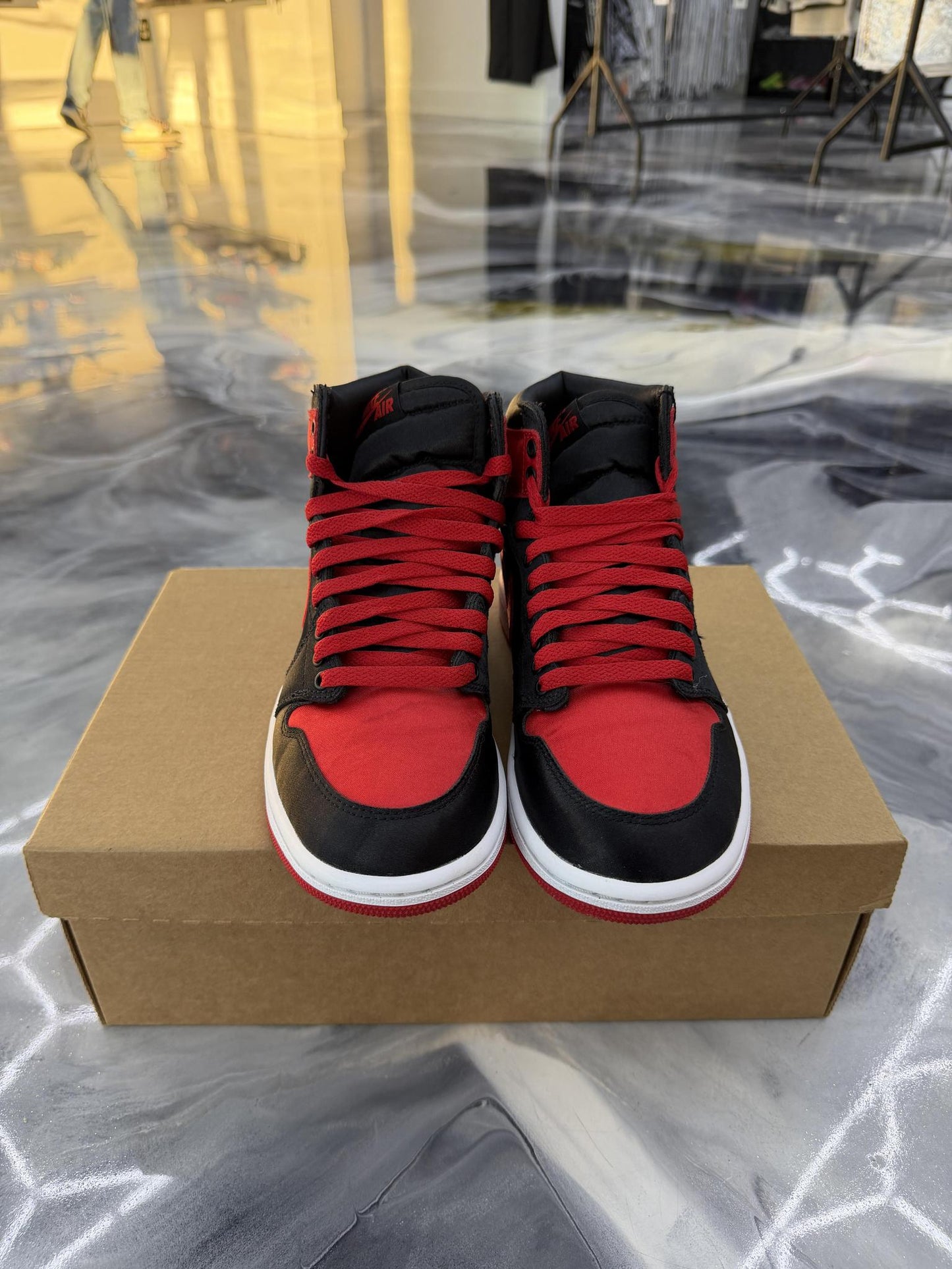 Jordan 1 "Satin Bred" Used Size 6Y/7.5W
