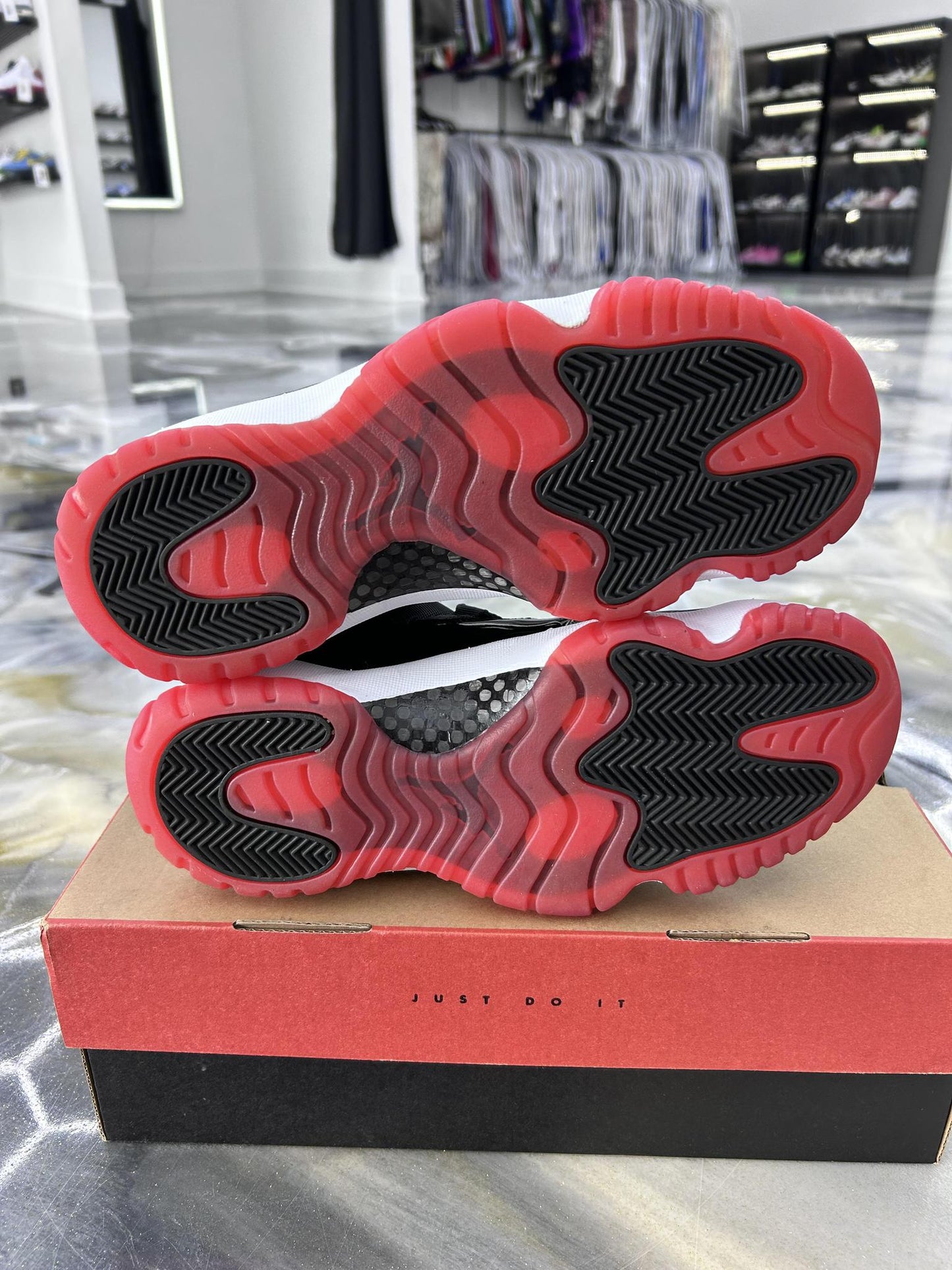 Jordan 11 Low "Bred" Used Size 8