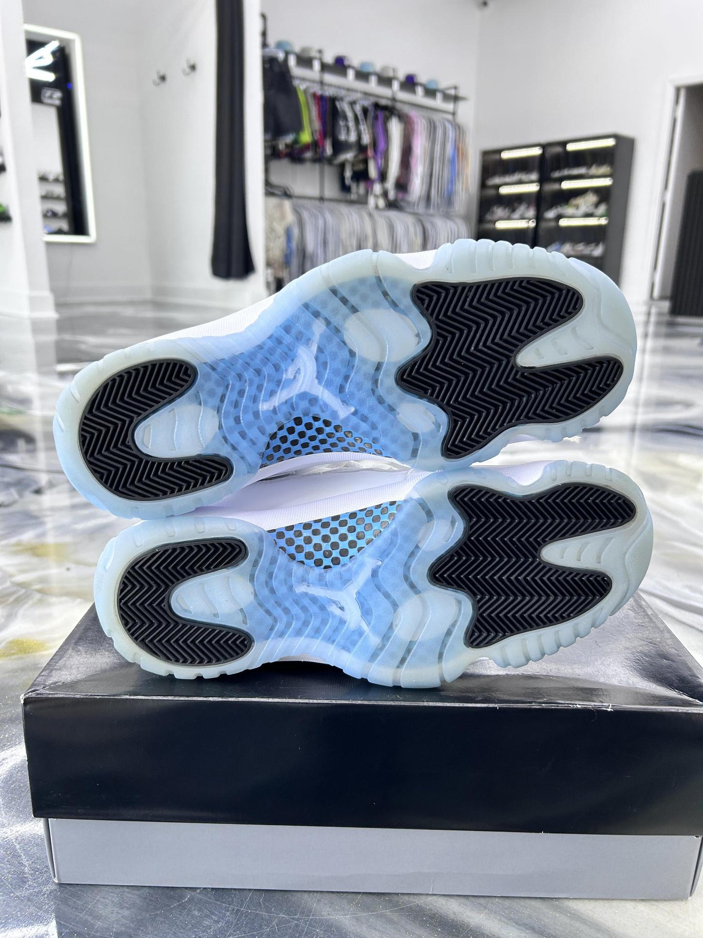 Jordan 11 "Legend Blue" Used Size 10