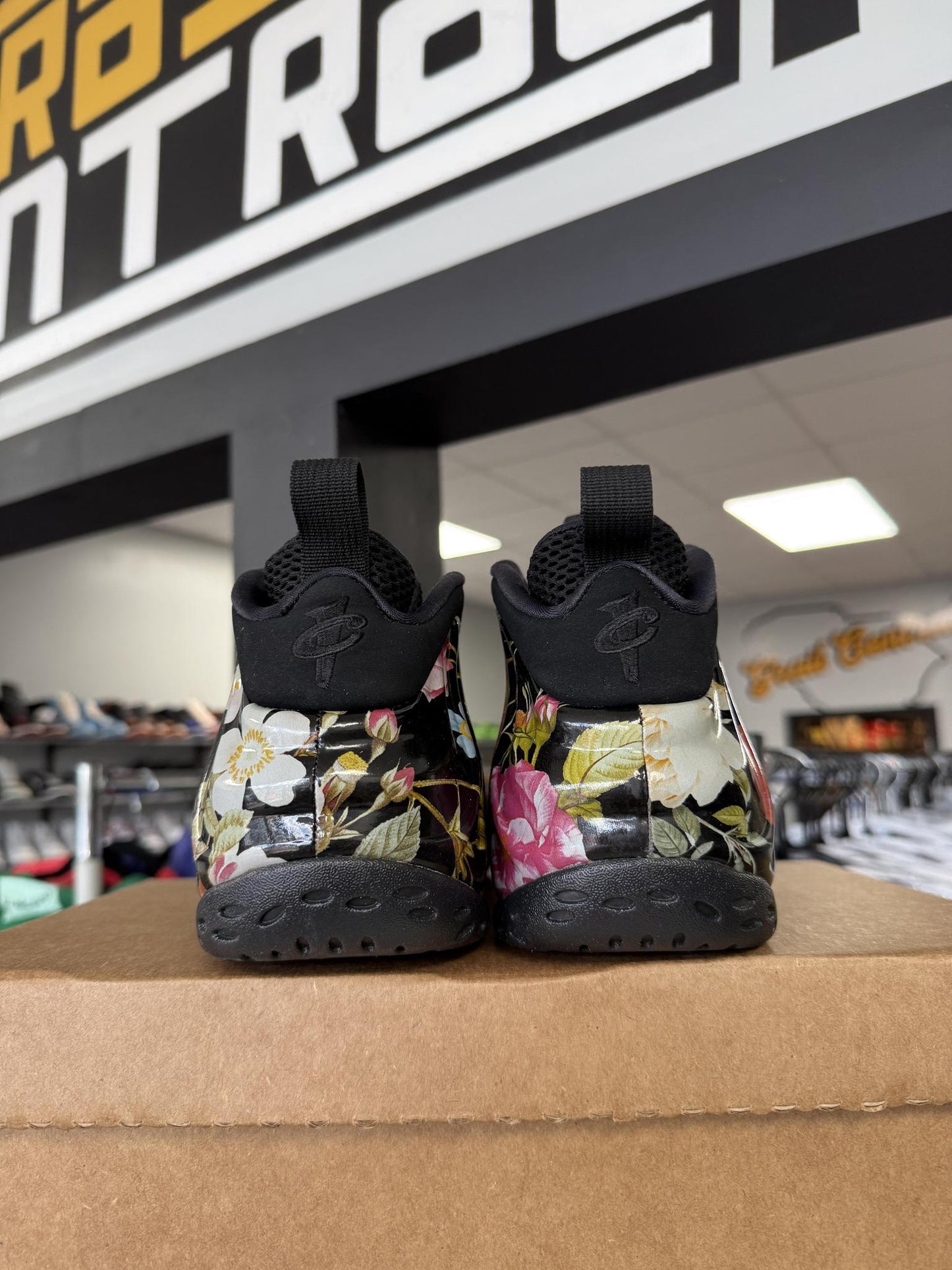 Nike Foamposite "Floral" Used Size 9