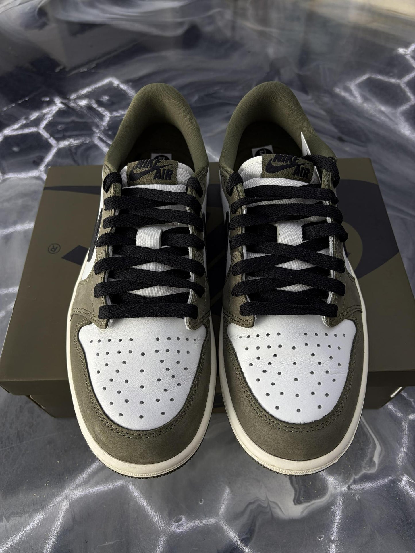 Jordan 1 Low "Medium Olive" Used Size 7.5