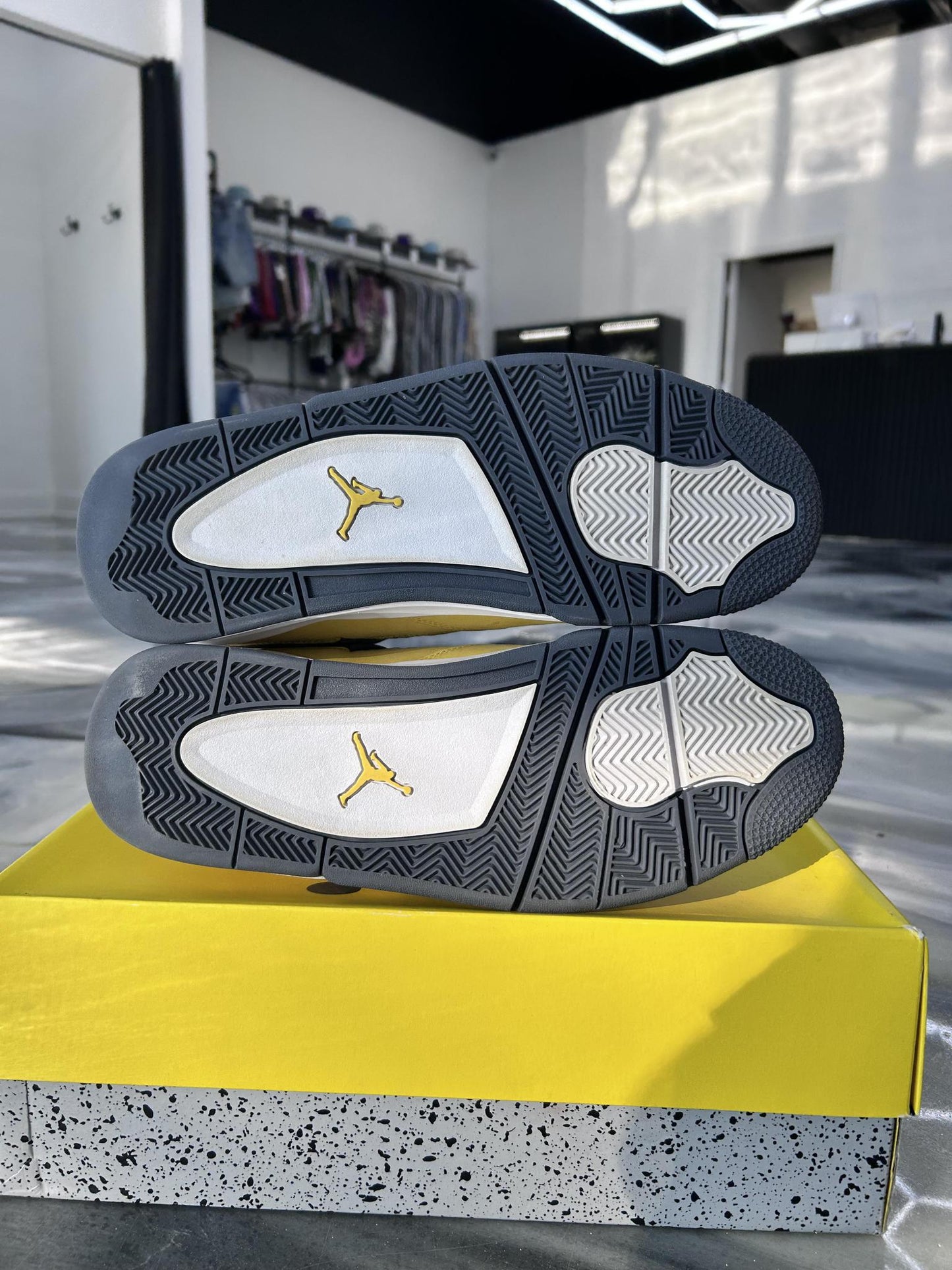 Jordan 4 "Lightning" Used Size 12