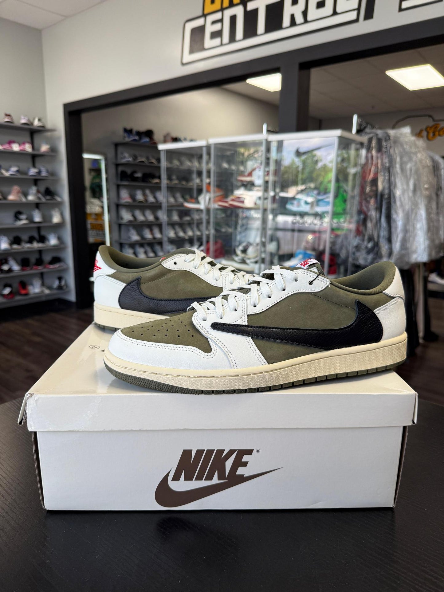 Jordan 1 Low x Travis Scott "Medium Olive" Used Size 12