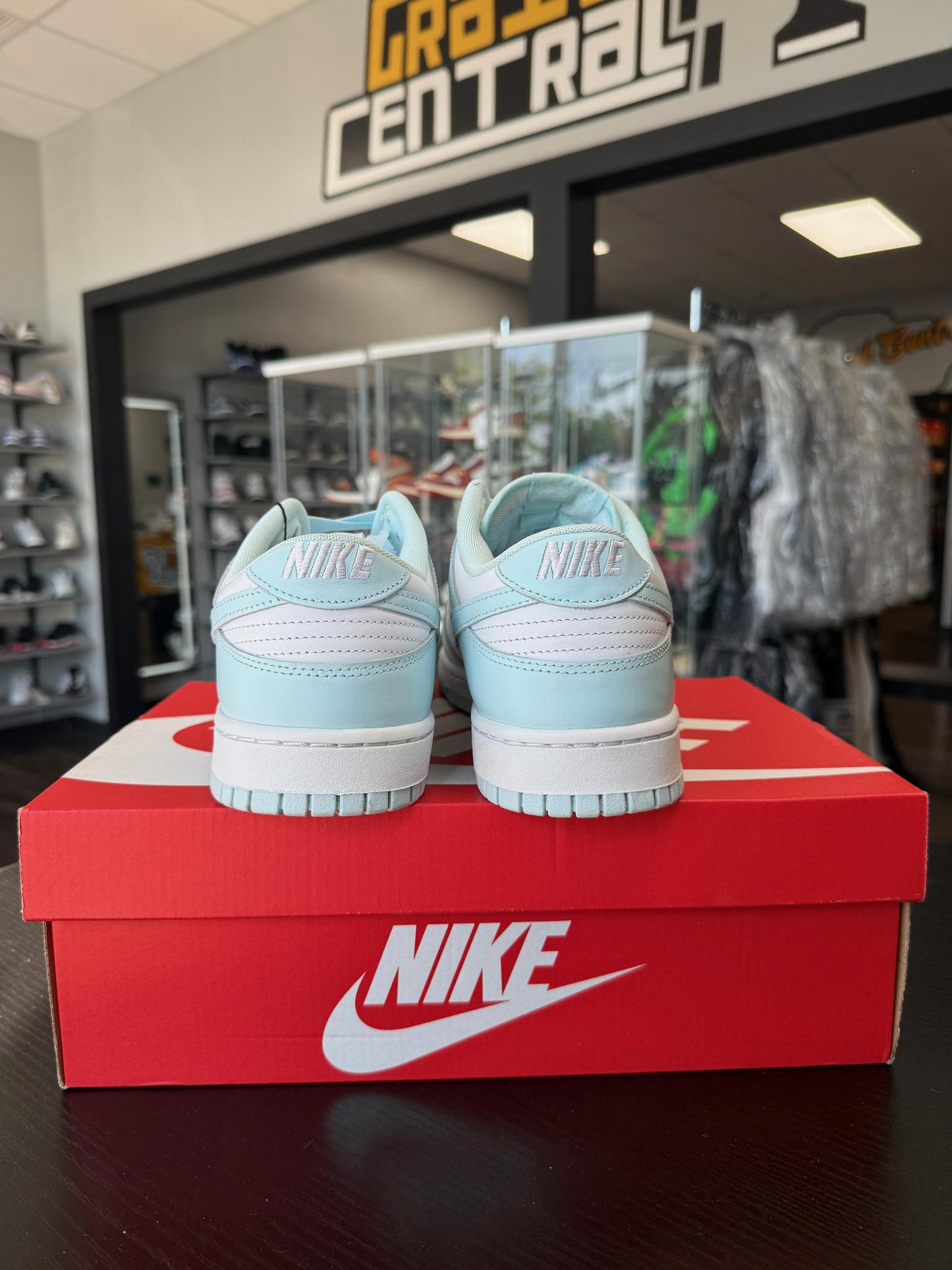 Dunk Low "Glacier Blue" Used Size 12