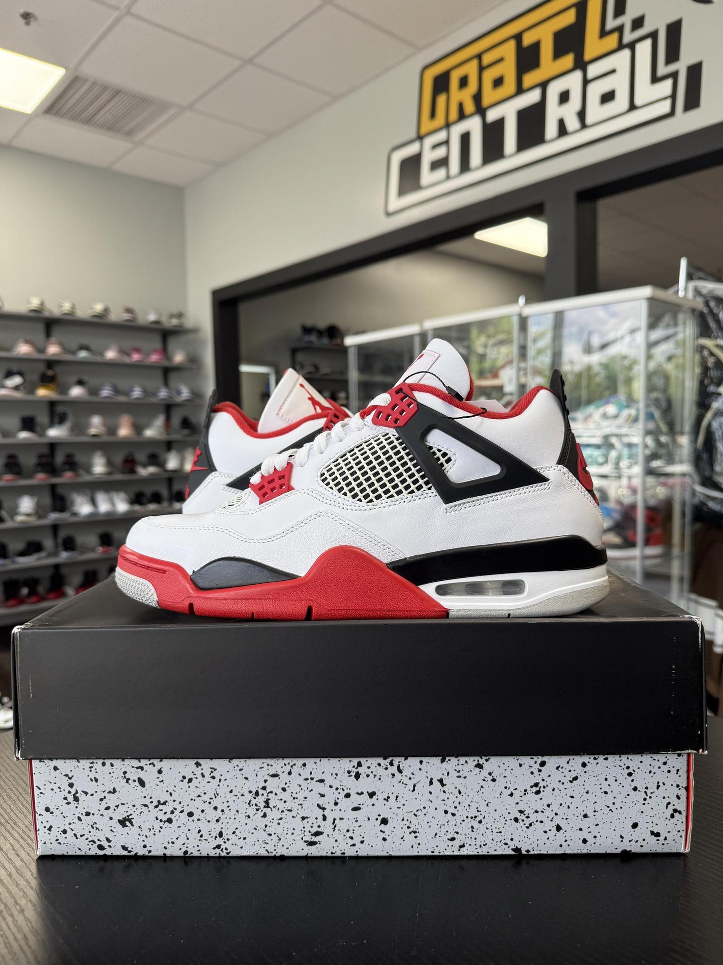 Jordan 4 "Fire Red" Used Size 10