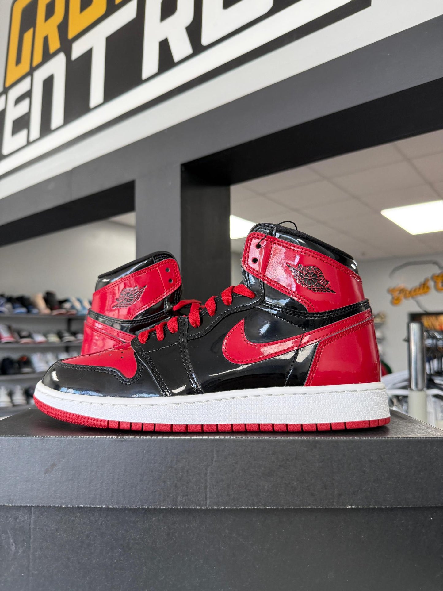 Jordan 1 "Patent Bred" Used Size 7Y/8.5W