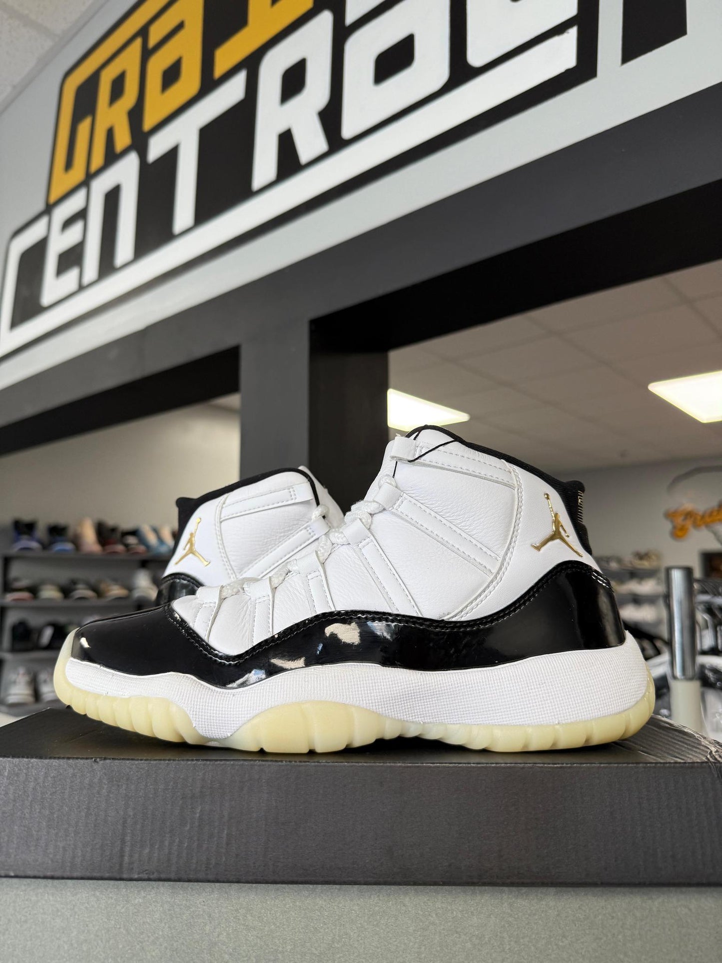 Jordan 11 "Gratitude" Used Size 7Y/8.5W