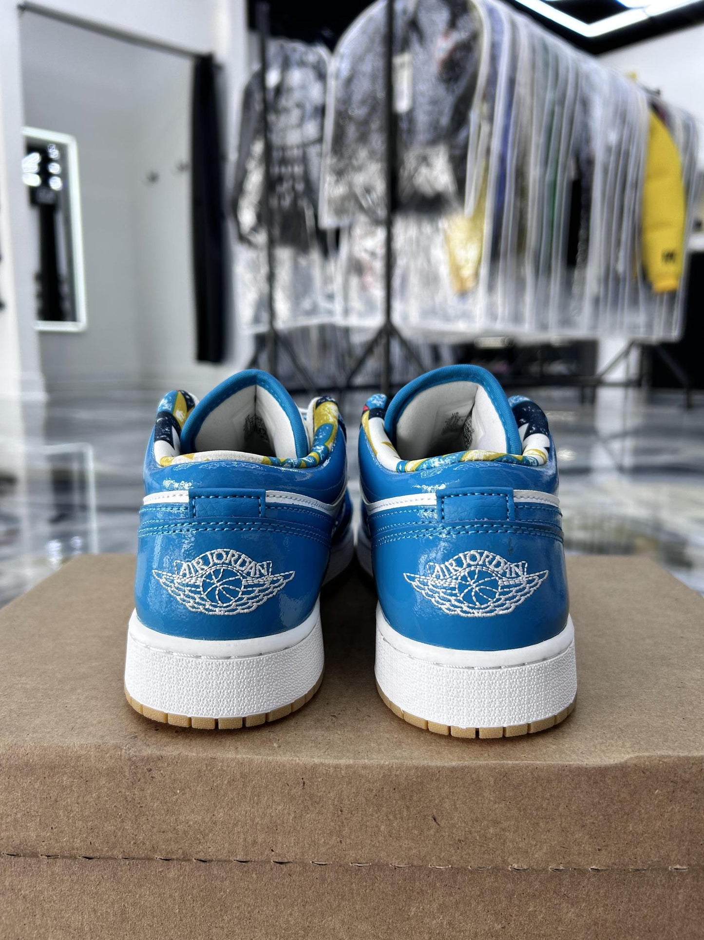 Jordan 1 Low "Barcelona" Used Size 6Y/7.5W