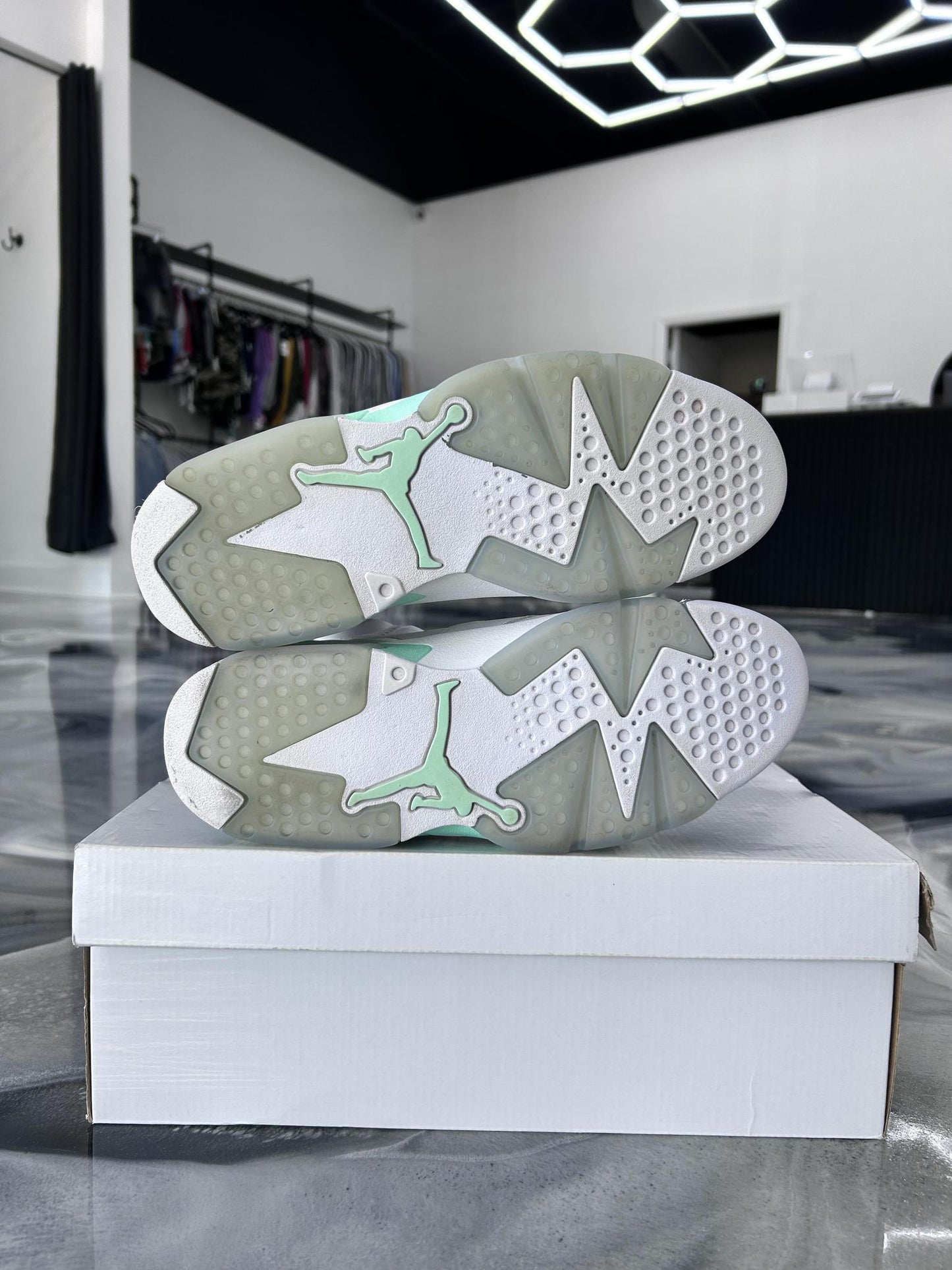 Jordan 6 "Mint" Used Size 8