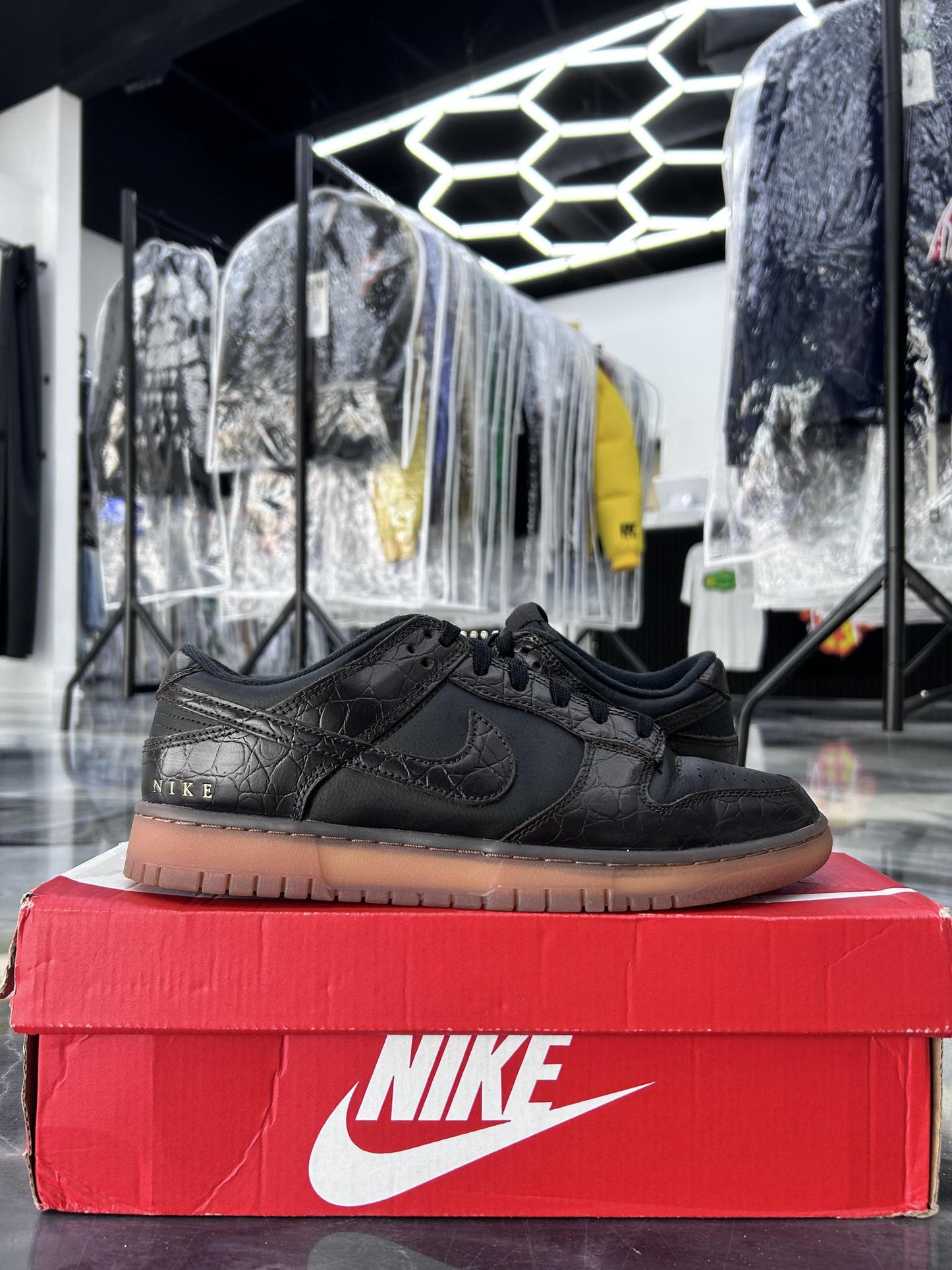Nike Dunk Low "Velvet Brown" Used Size 9.5