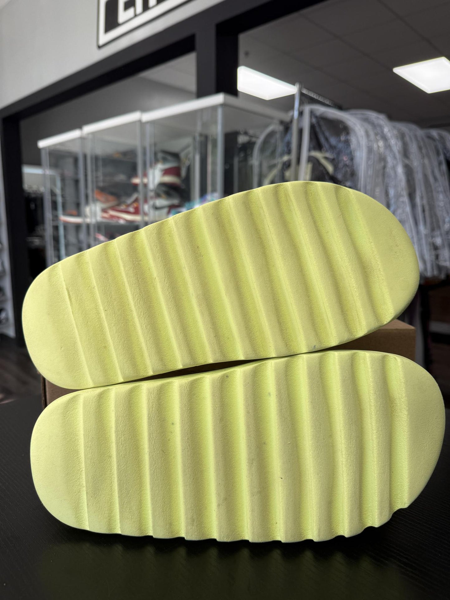 Yeezy Slide "Glow" Used Size 13