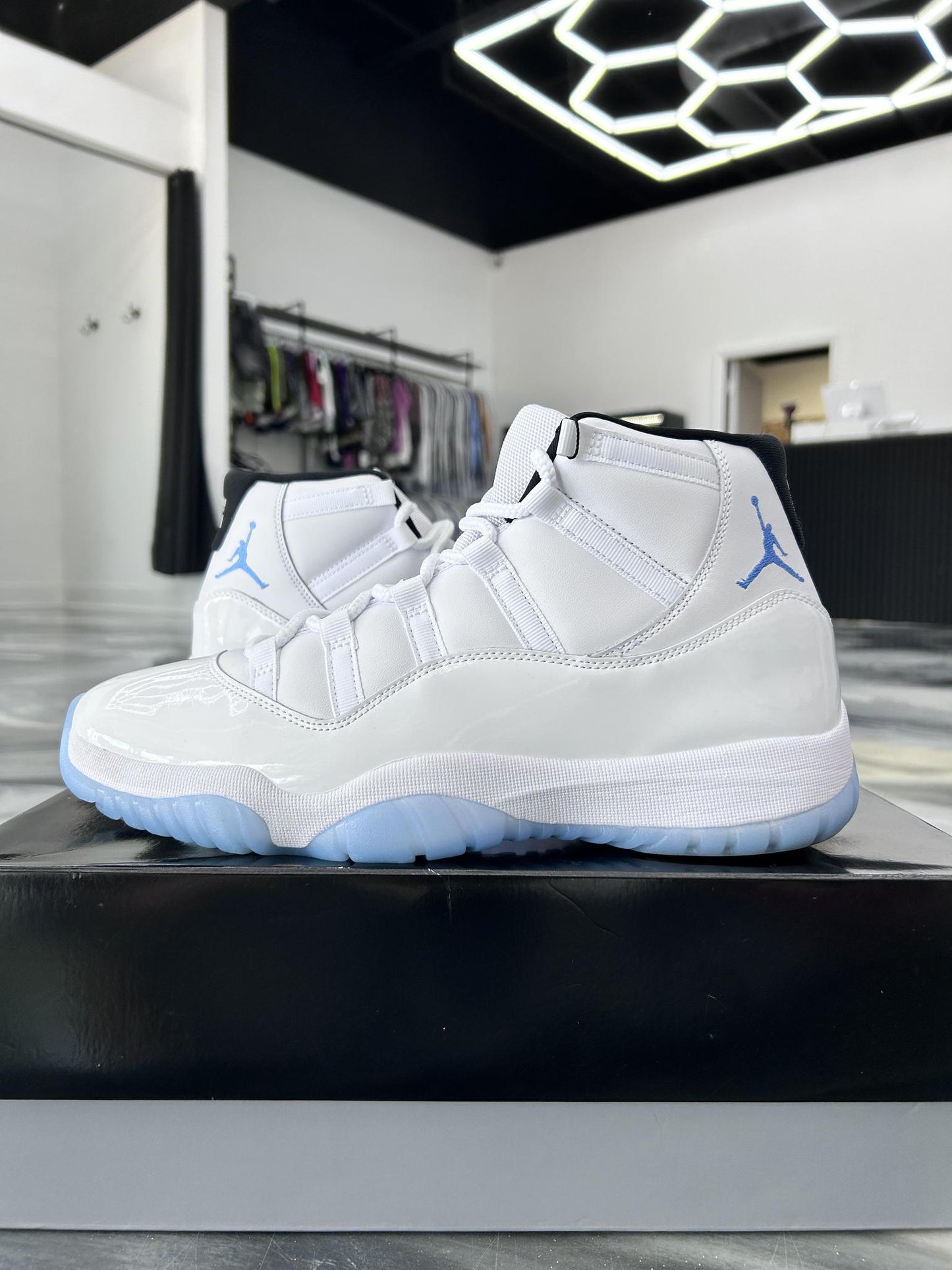 Jordan 11 "Legend Blue" Used Size 12