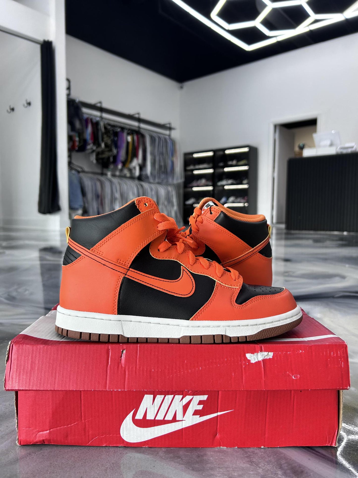 Nike Dunk High "Safety Orange" Used Size 7Y/8.5W