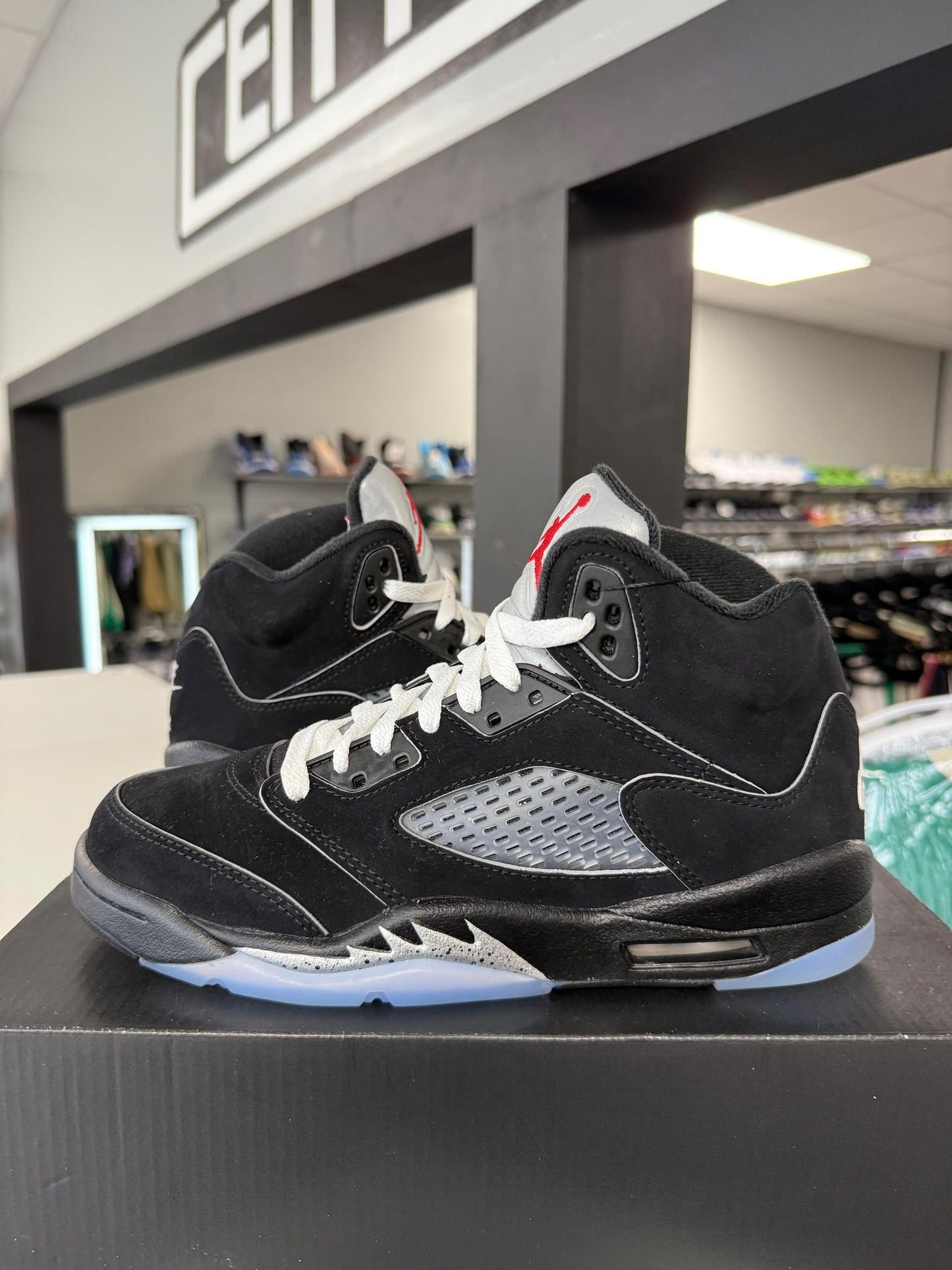 Jordan 5 "Metallic Reimagined" Used Size 5.5Y/7W