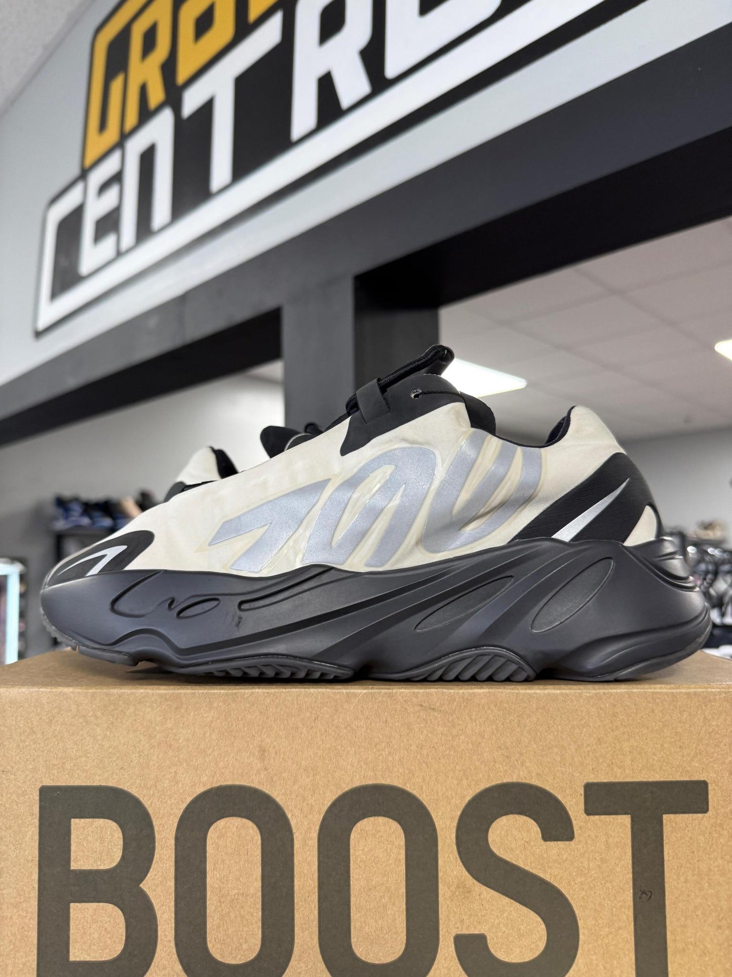 Yeezy 700 MNVN "Bone" Used Size 9.5