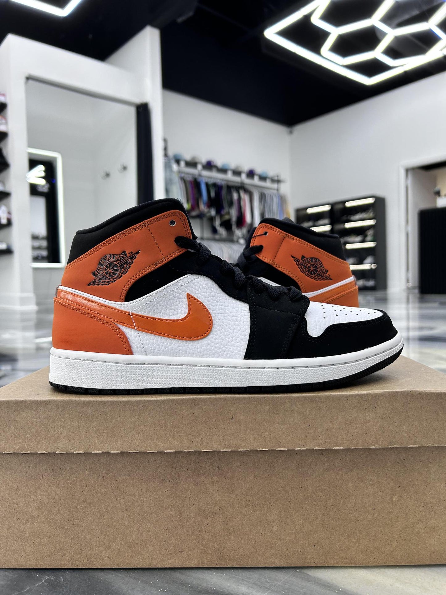 Jordan 1 Mid "Shattered Backboard" Used Size 8.5
