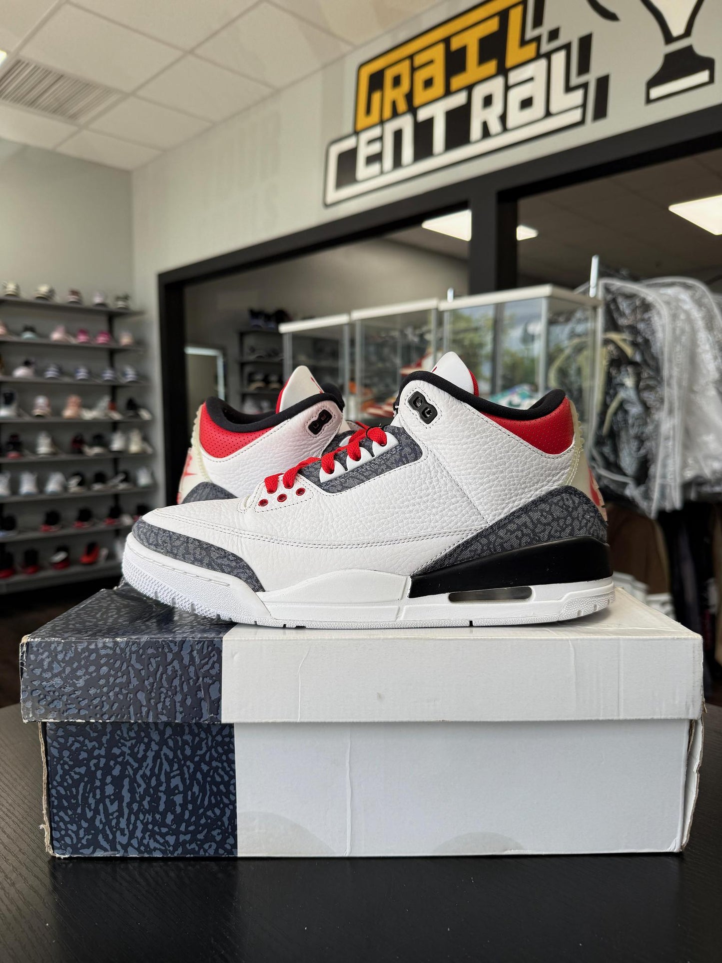 Jordan 3 "Denim Fire Red" Used Size 10