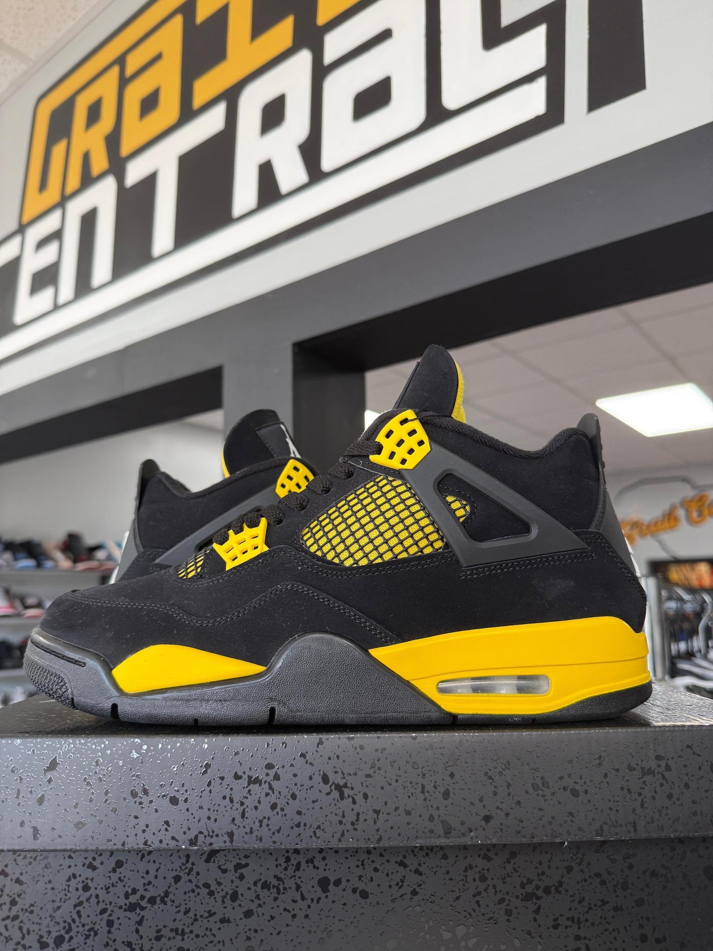 Jordan 4 "Thunder" Used Size 11