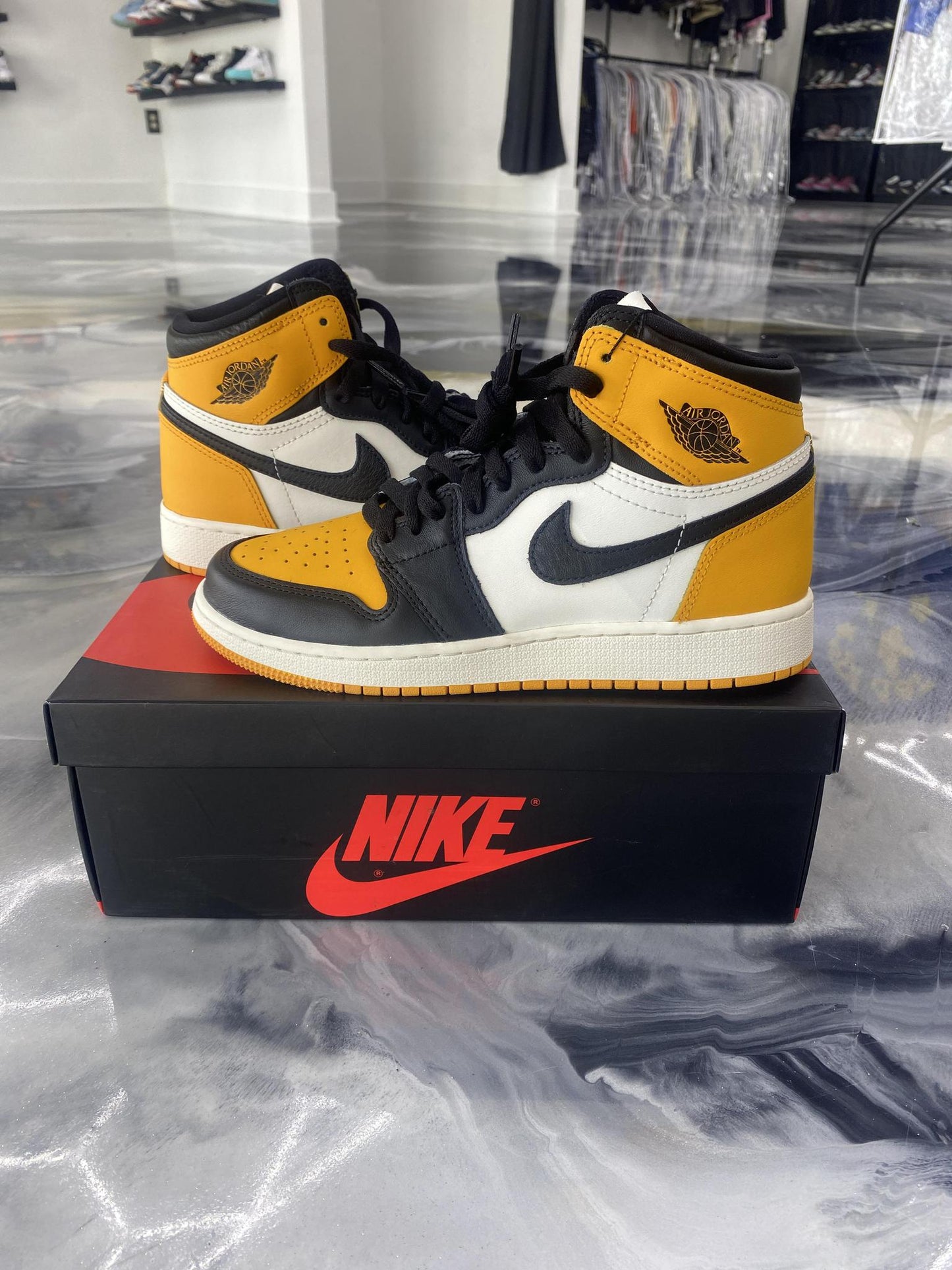 Jordan 1 "Taxis" Used Size 6Y/7.5W