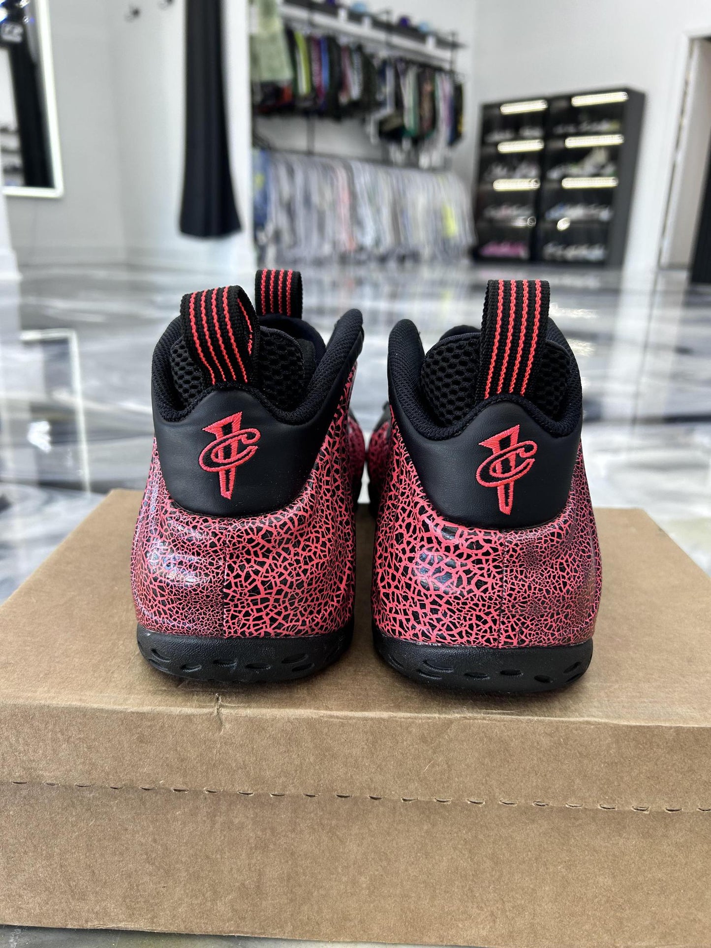 Nike Foamposite Cracked Lava Used Size 11.5