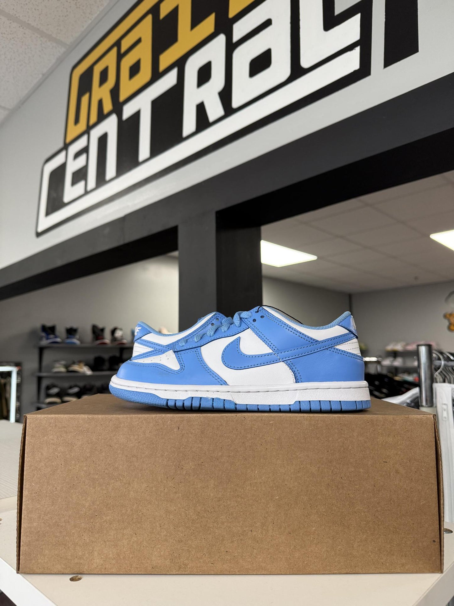 Nike Dunk Low "University Blue" Used Size 4Y/5.5W