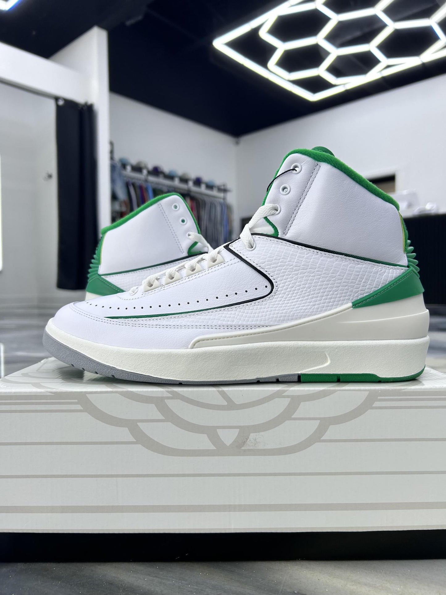 Jordan 2 "Lucky Green" Used Size 11.5
