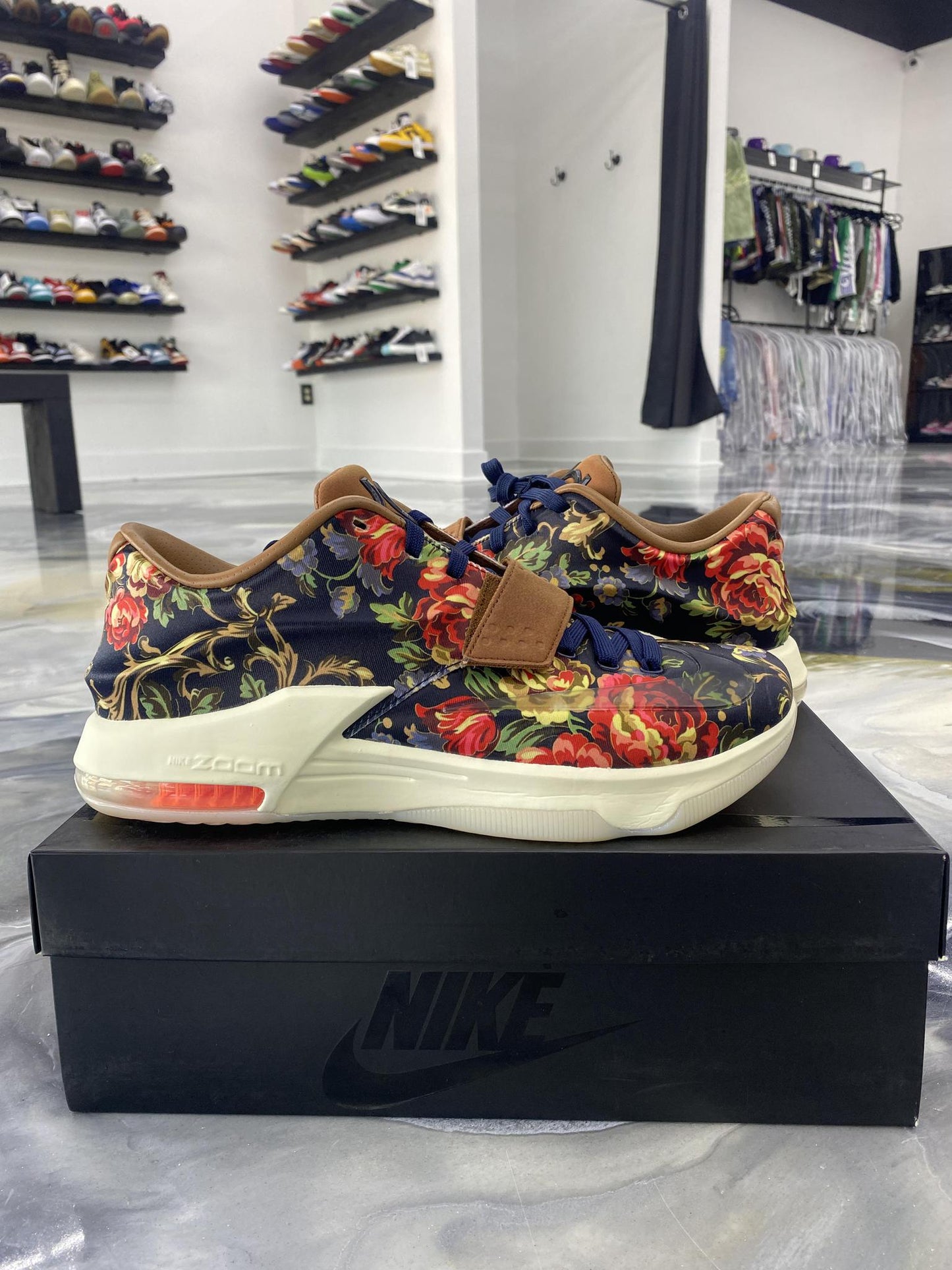 KD VII "Floral" Used Size 11.5