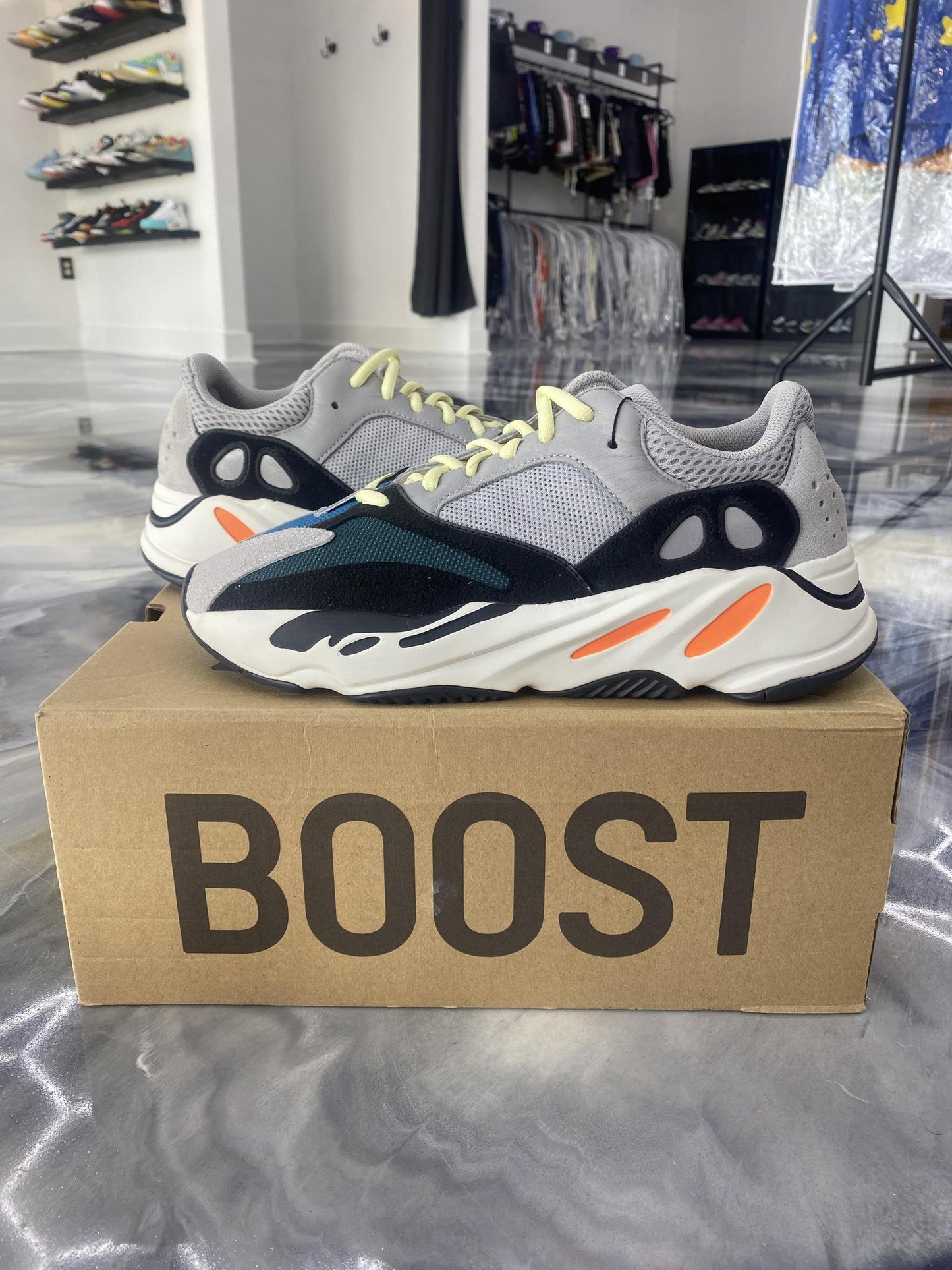 Yeezy 700 "Wave Runner" Used Size 10