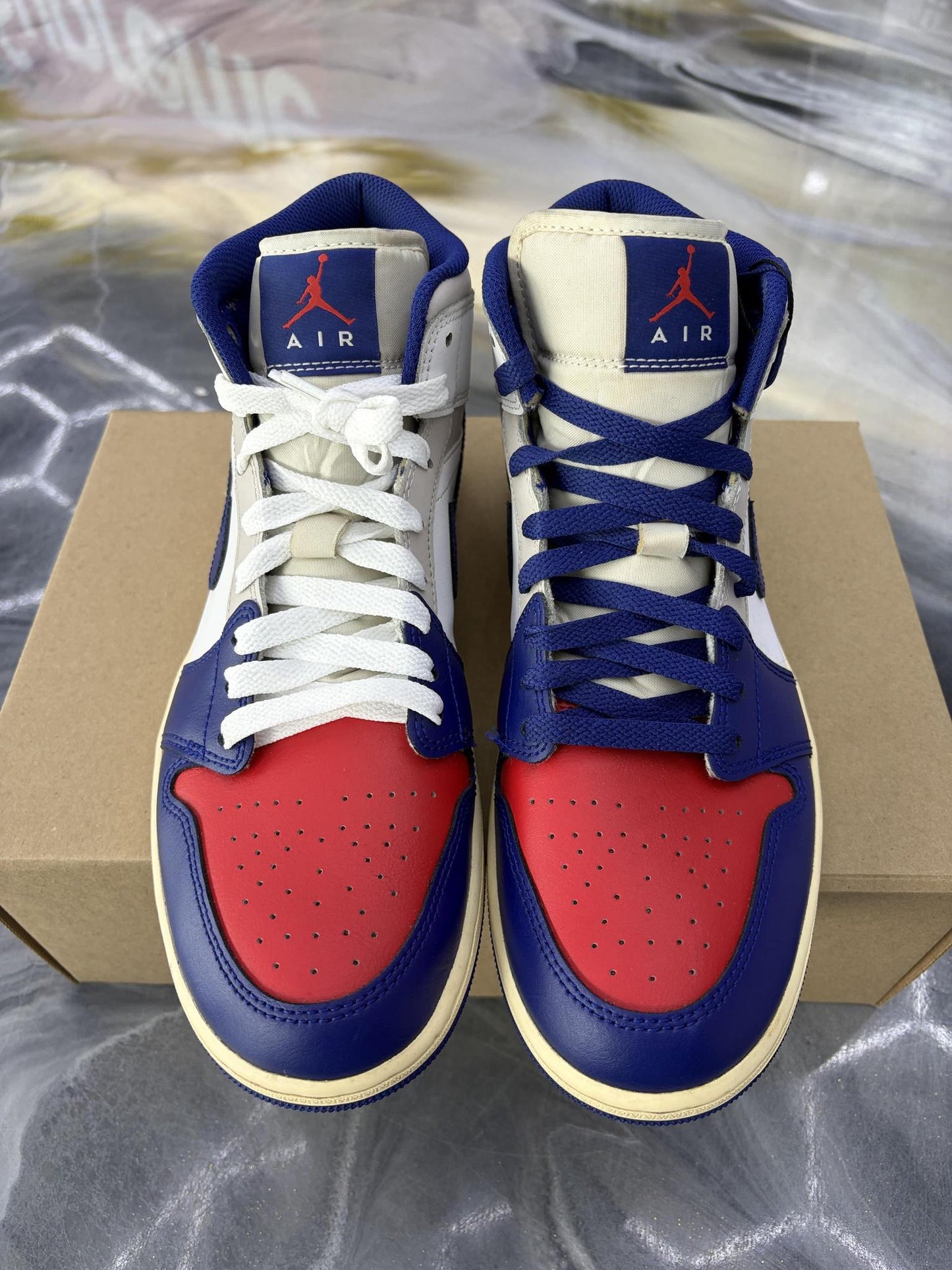 Jordan 1 Mid "Rare Air" Used Size 10